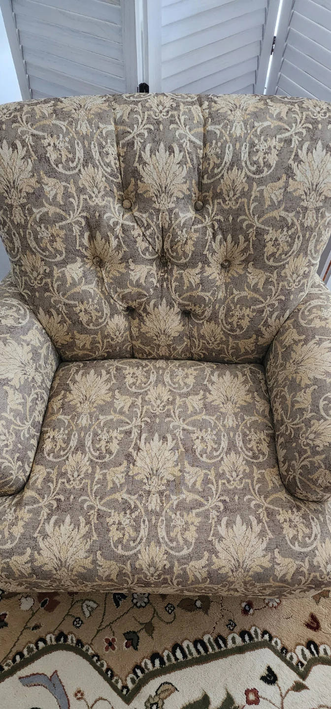 Tufted Accent Chair - photo 2