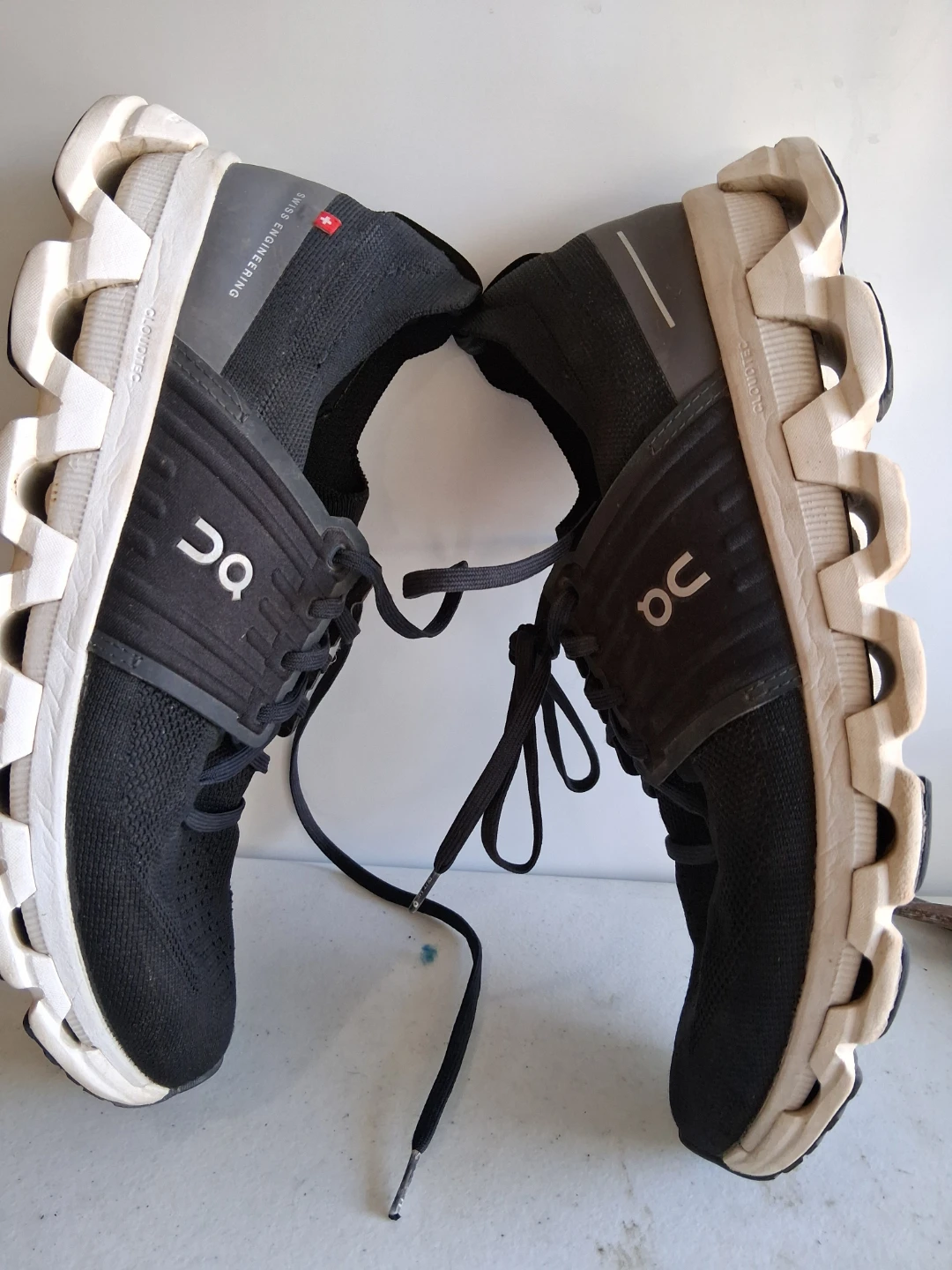 On Cloud Running Shoes size 10.5