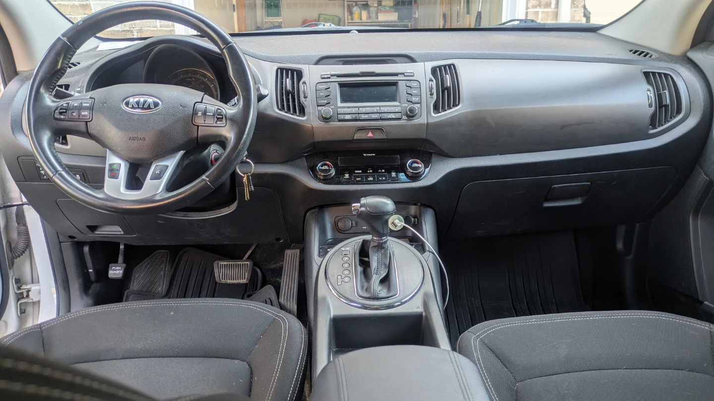 White Kia Sportage SUV - photo 5