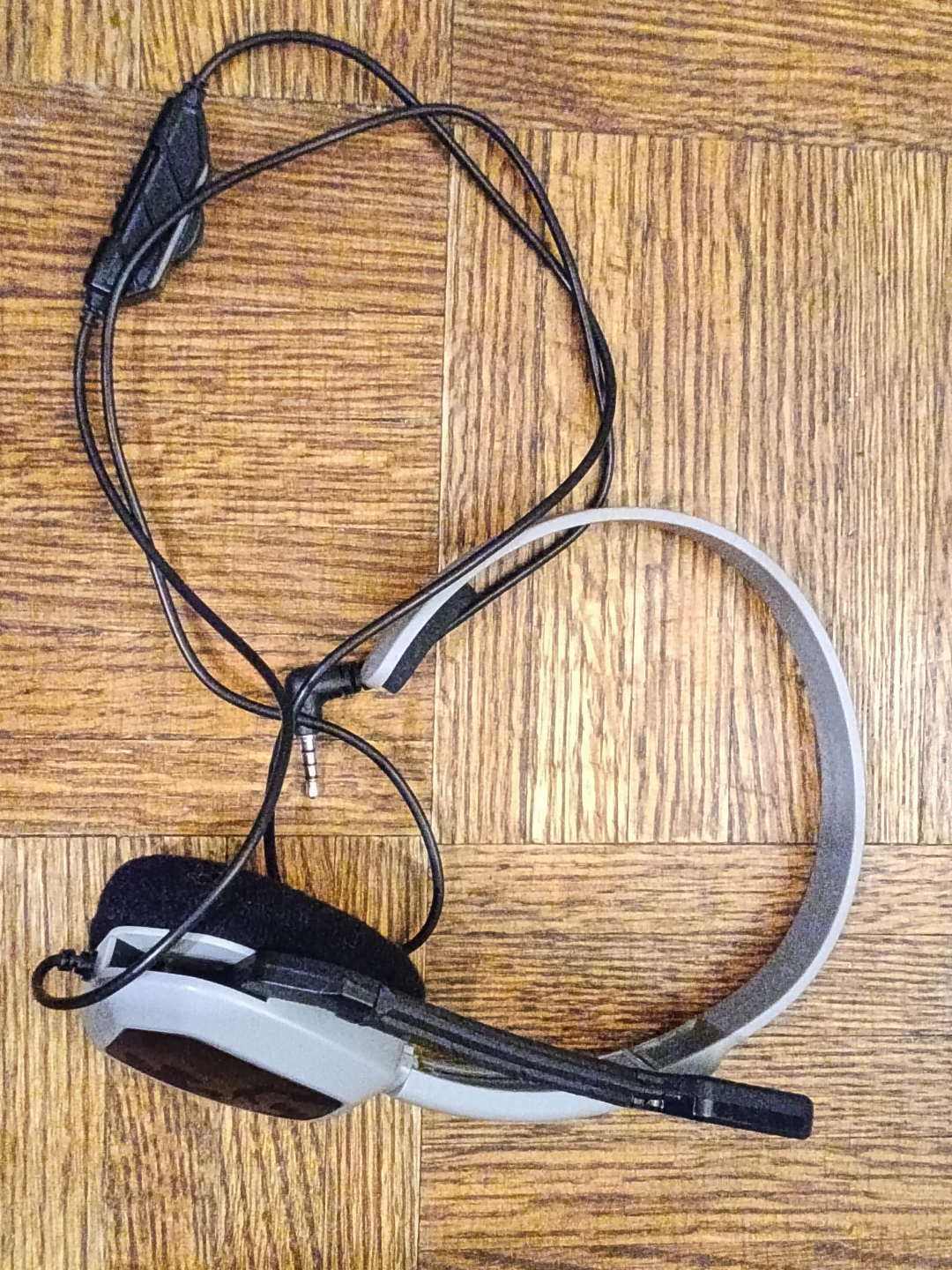 Xbox or Ps4 Headset with 3.5mm jack