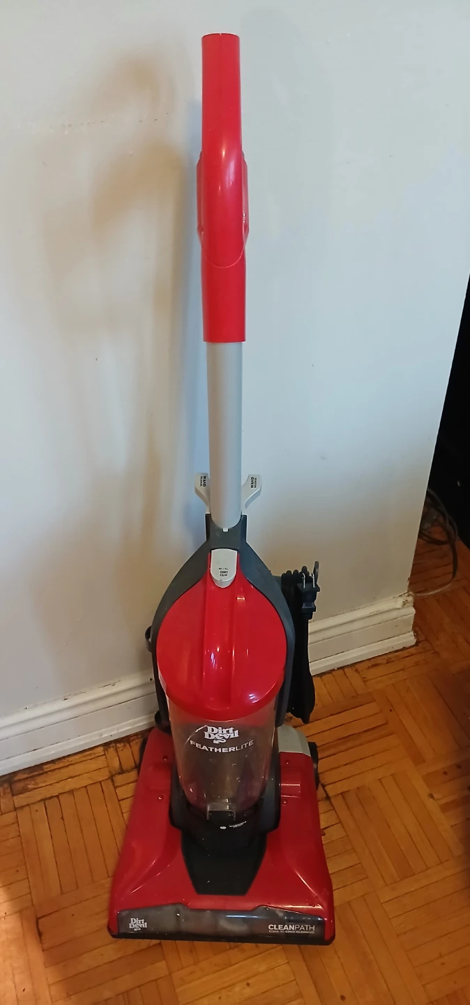 Dirt Devil Featherlite Bagless Vacuum Cleaner