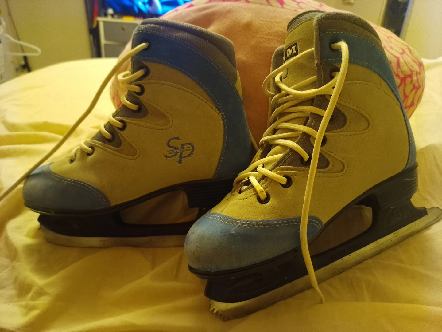 CCM Figure Skates - photo 2