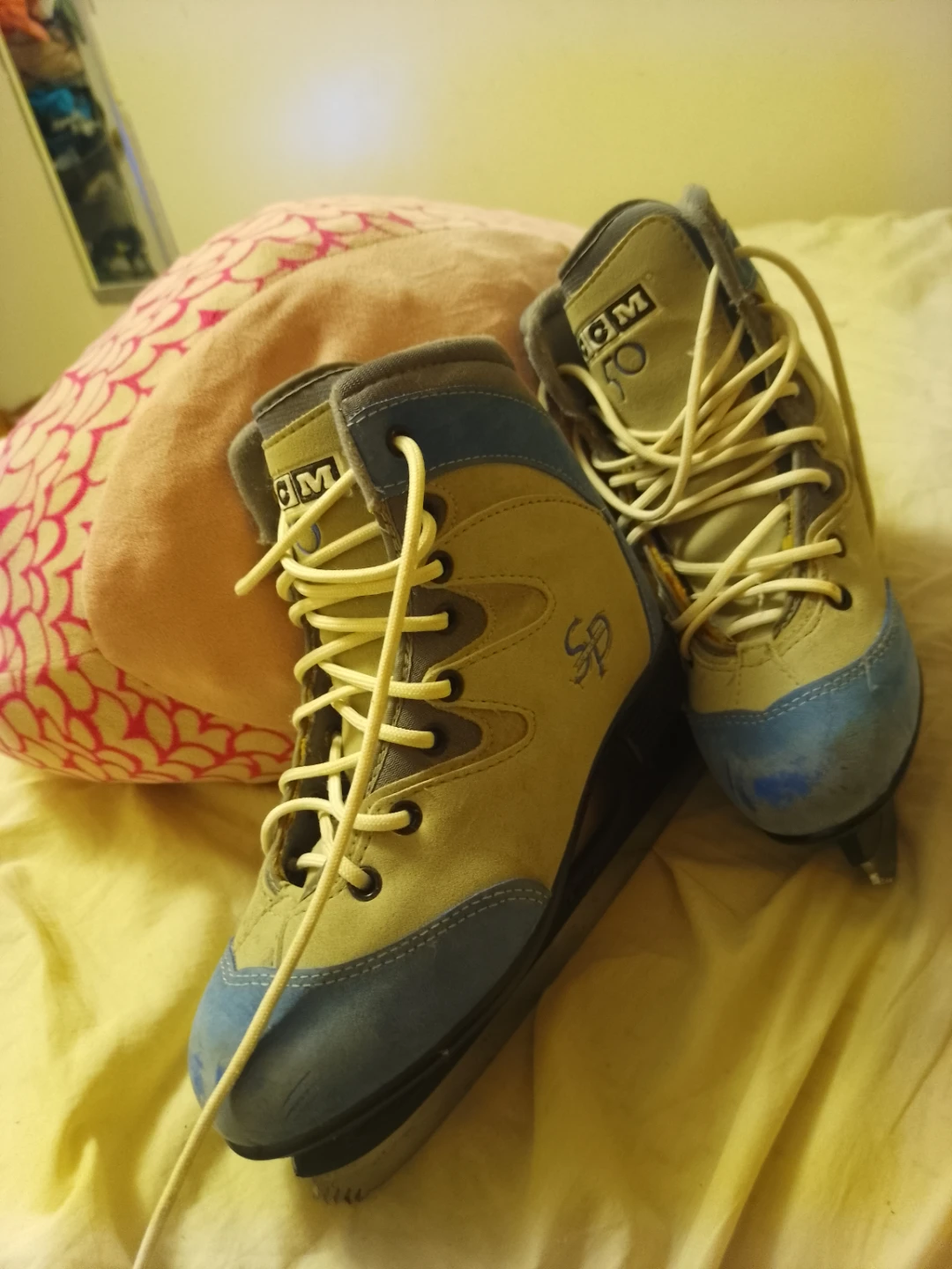 CCM Figure Skates - photo 3