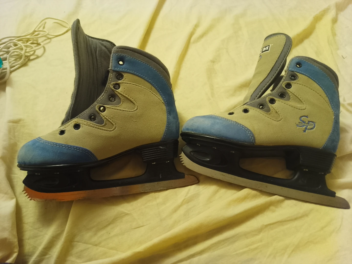 CCM Figure Skates - photo 4