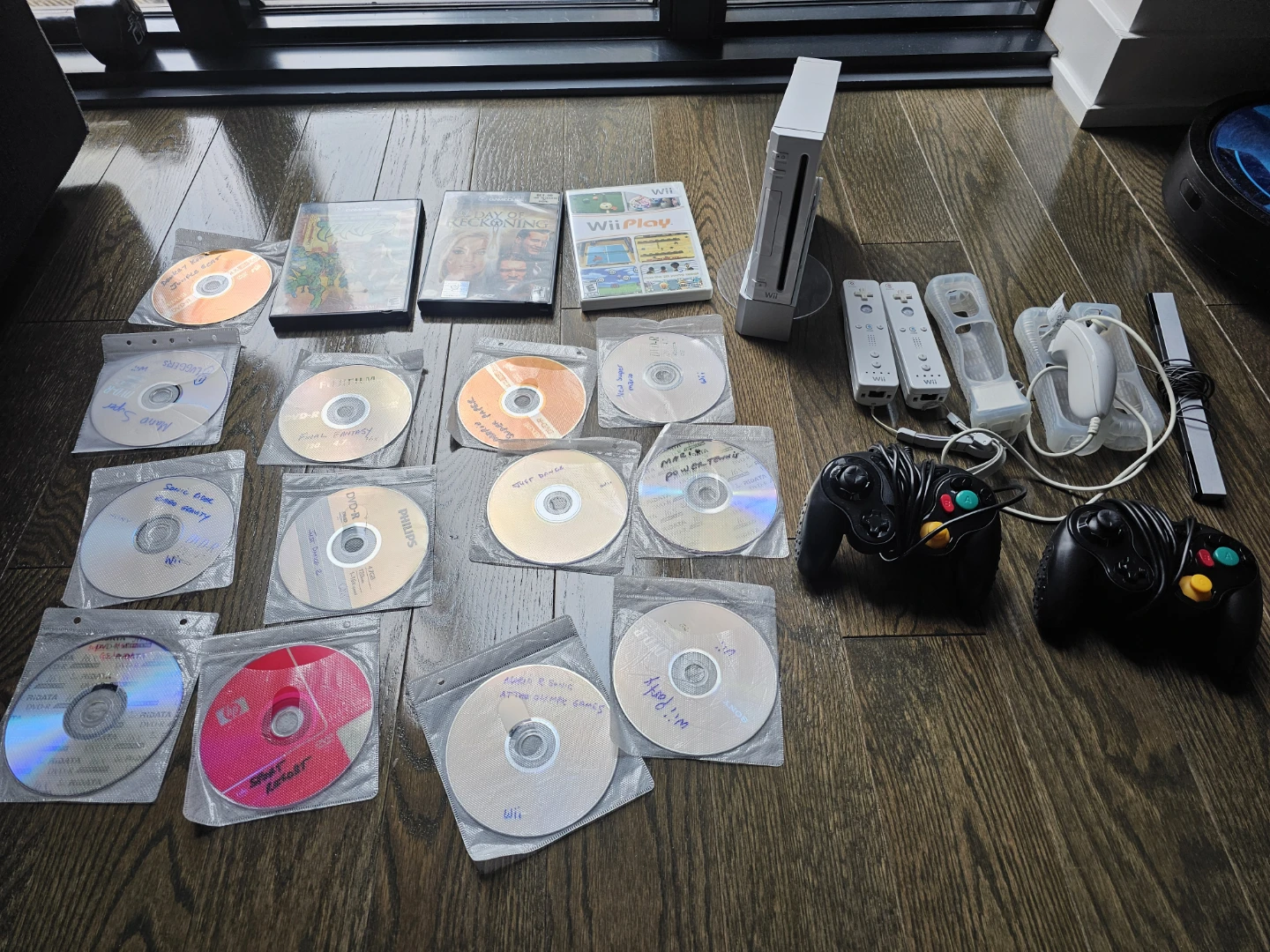 Nintendo Wii Console Bundle with Games & Controllers