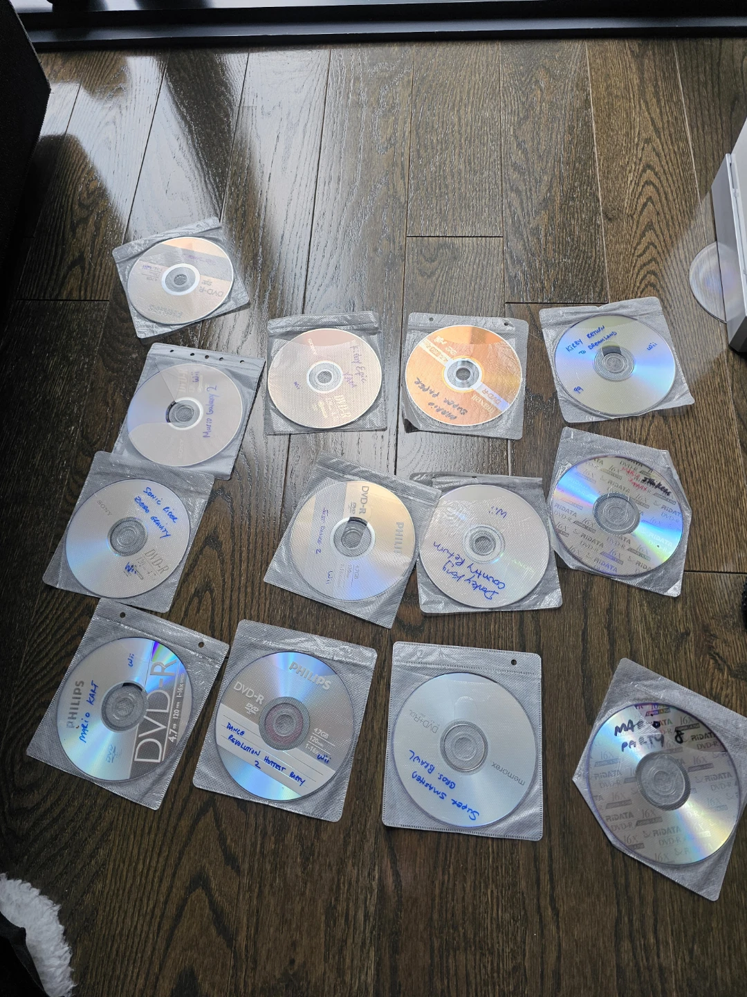Nintendo Wii Console Bundle with Games & Controllers - photo 3