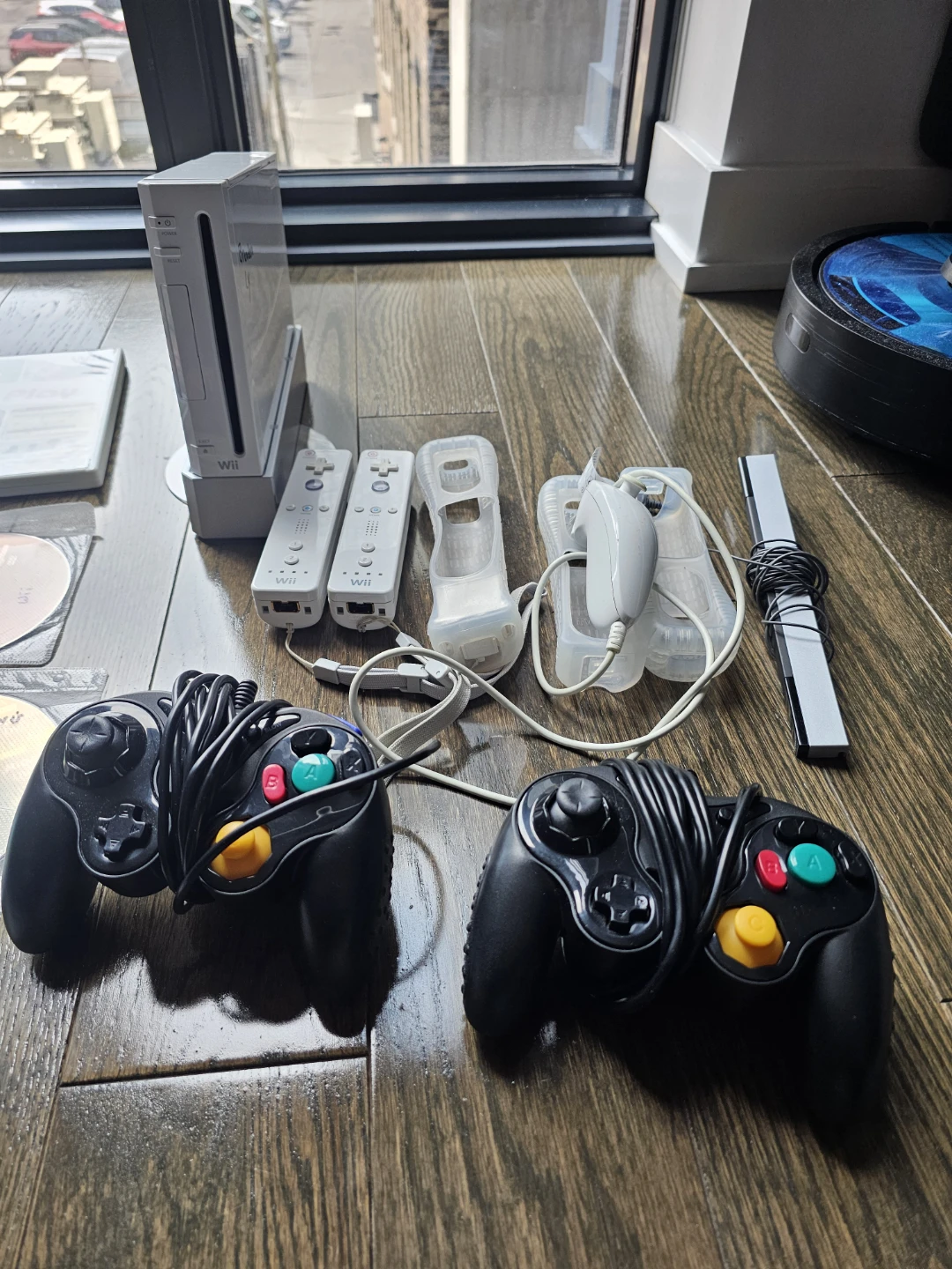 Nintendo Wii Console Bundle with Games & Controllers - photo 4