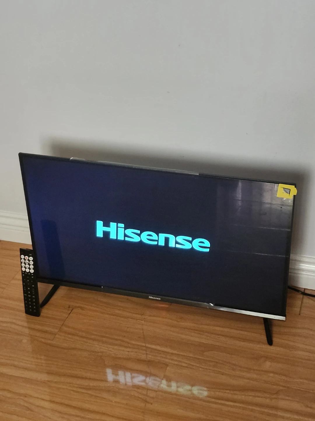 Hisense Smart TV with Remote 32"