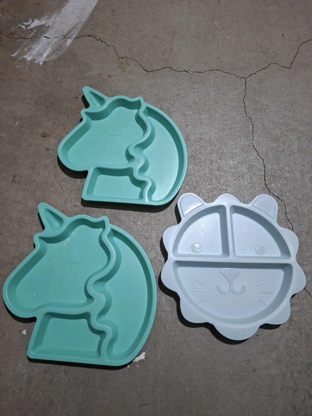 Kids Divided Plates - Unicorn & Lion Shapes