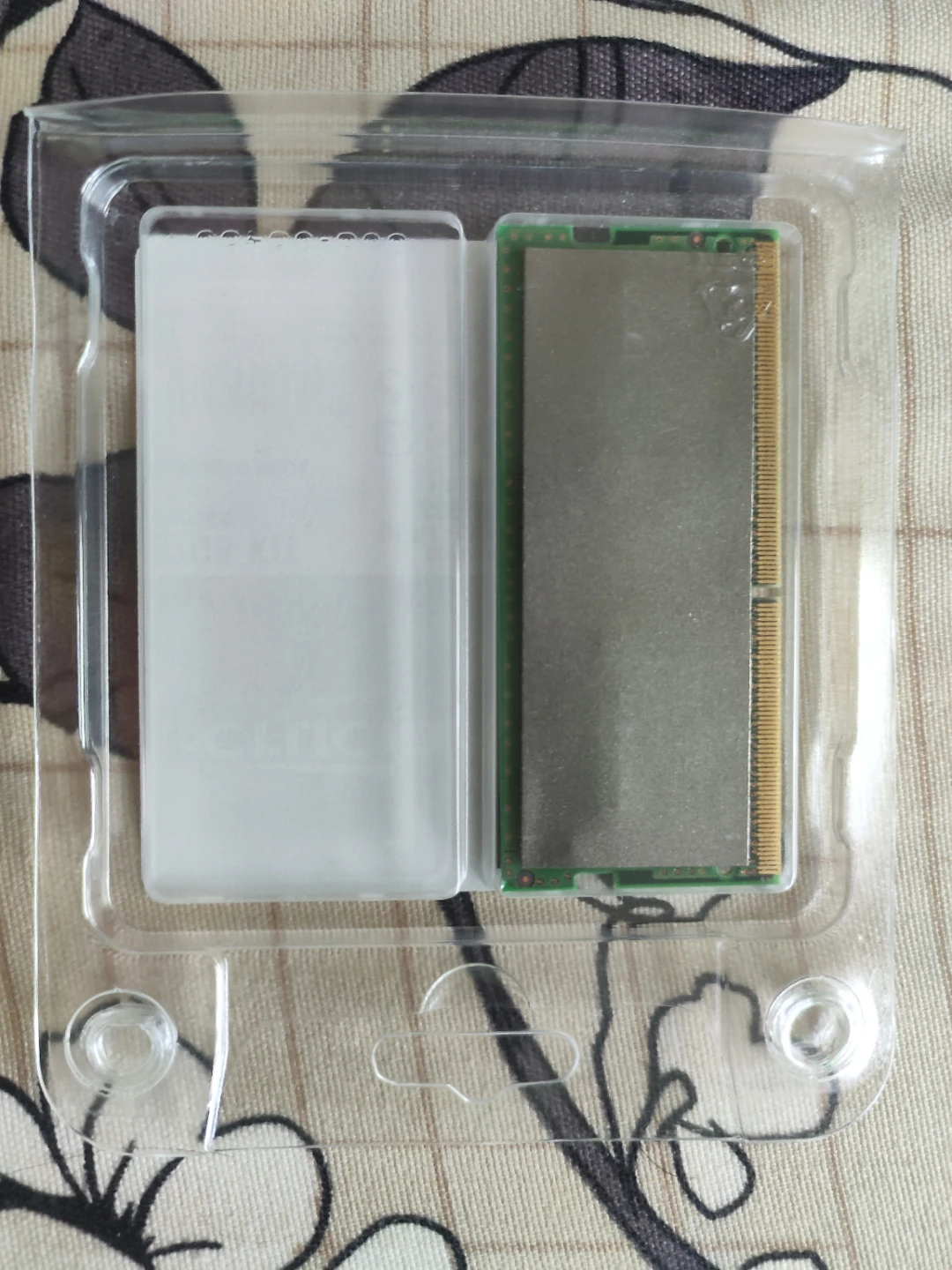 Crucial 8GB DDR4-3200 SODIMM RAM Kit one - photo 2