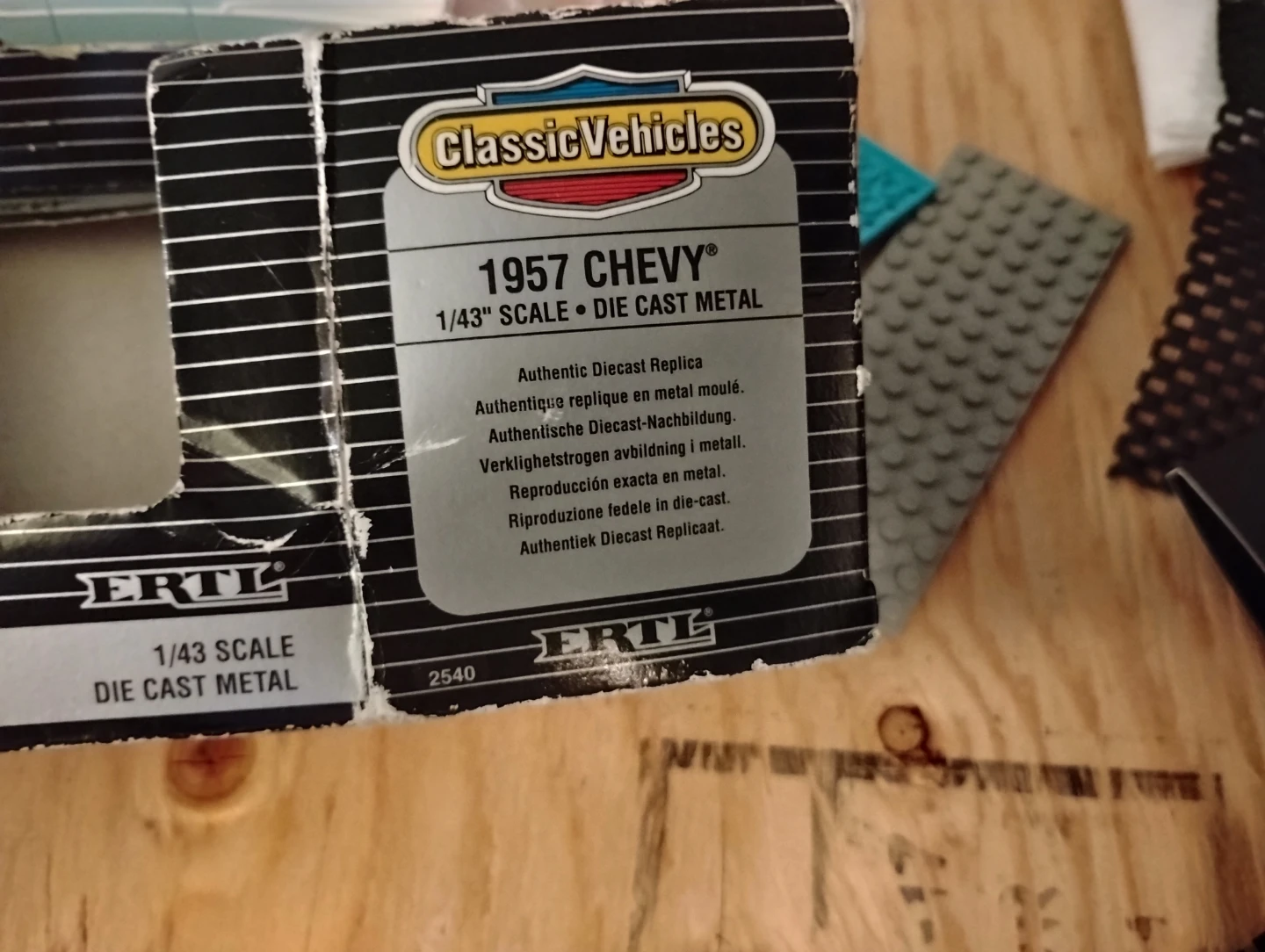 ERTL 1957 Chevy 1/43 Scale Die Cast Metal - photo 2
