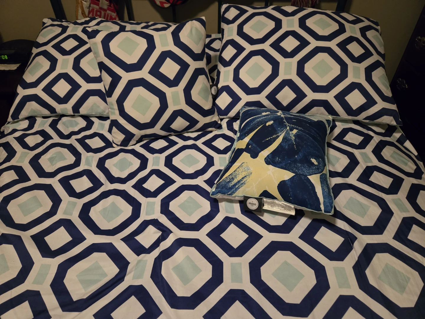 DOUBLE/QUEEN Blue and White Geometric Comforter Set - photo 3