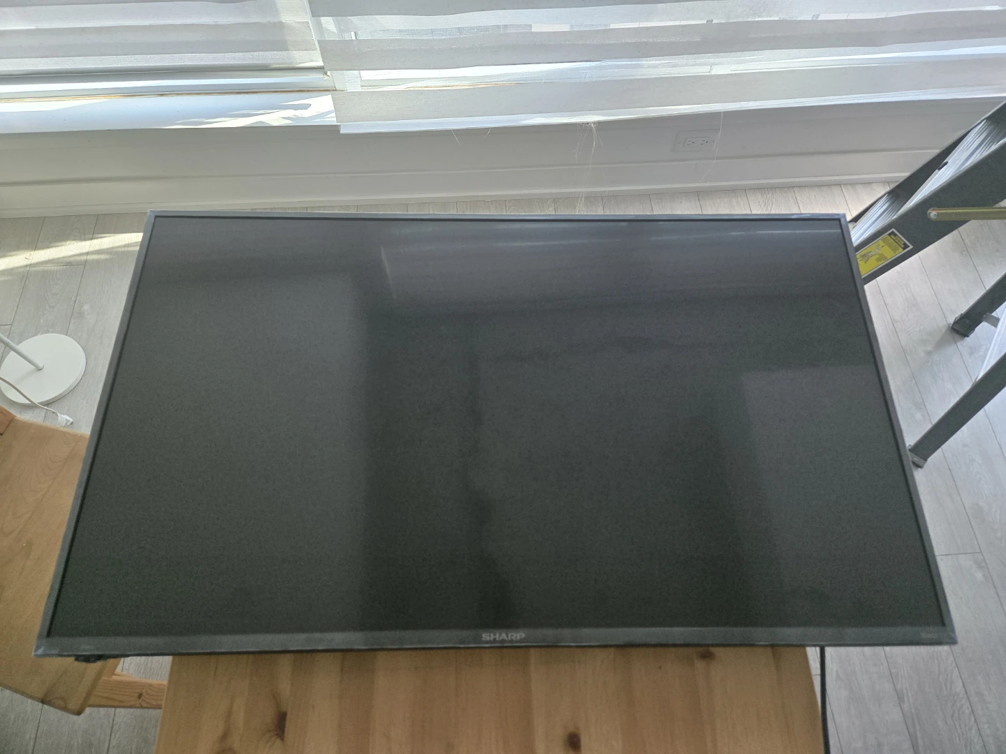 Sharp LC-43LBUT11C 43" Roku TV - photo 2