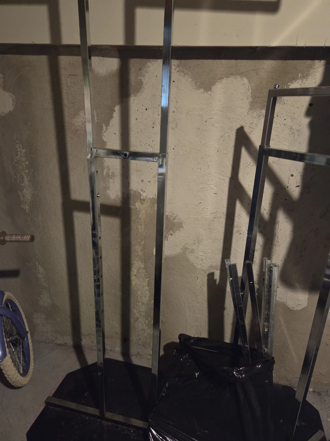 Free Clothing rack