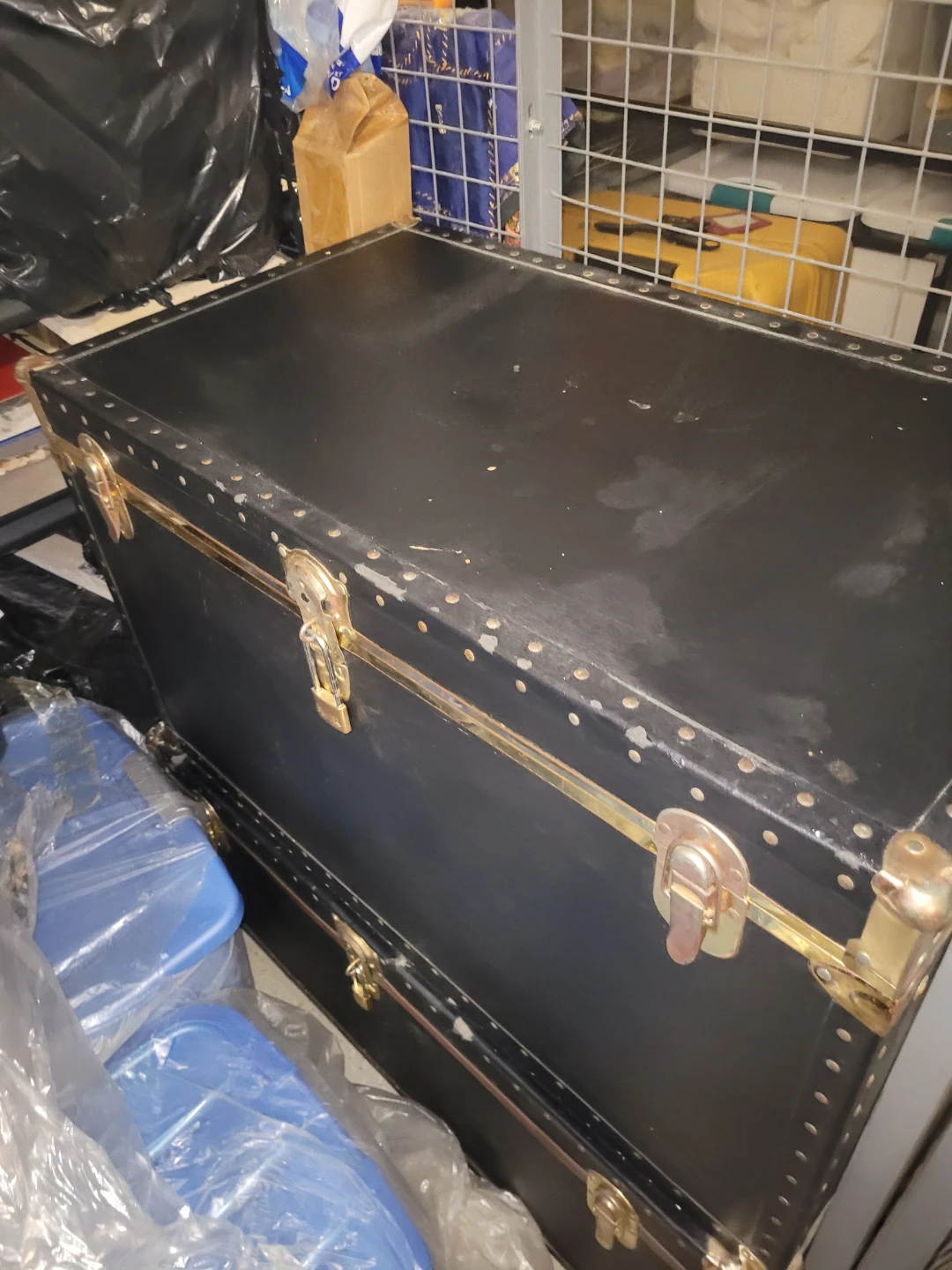 Vintage Rose Trunk with Classic Black & Brass Design - photo 4
