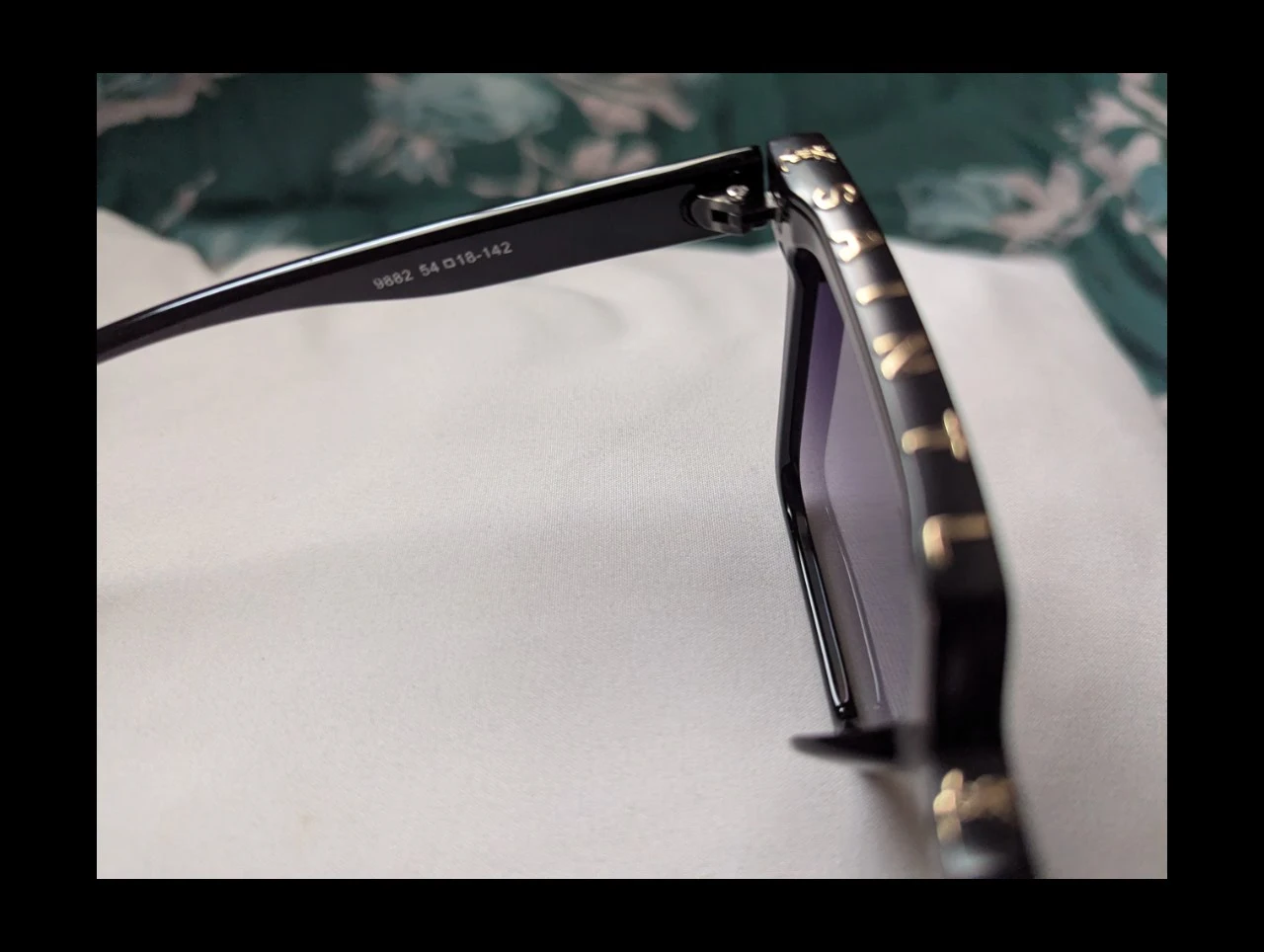 Yves Saint Laurent Sunglasses - photo 3