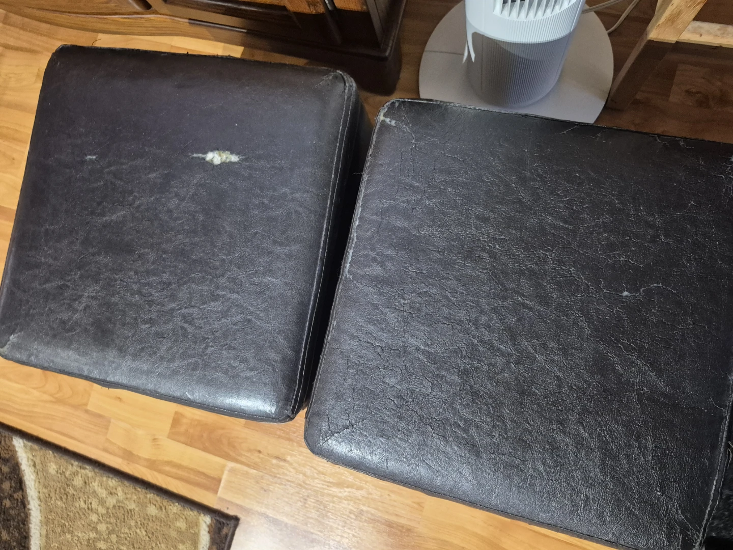 ** FREE ** Set of 2 Storage Ottomans - photo 2