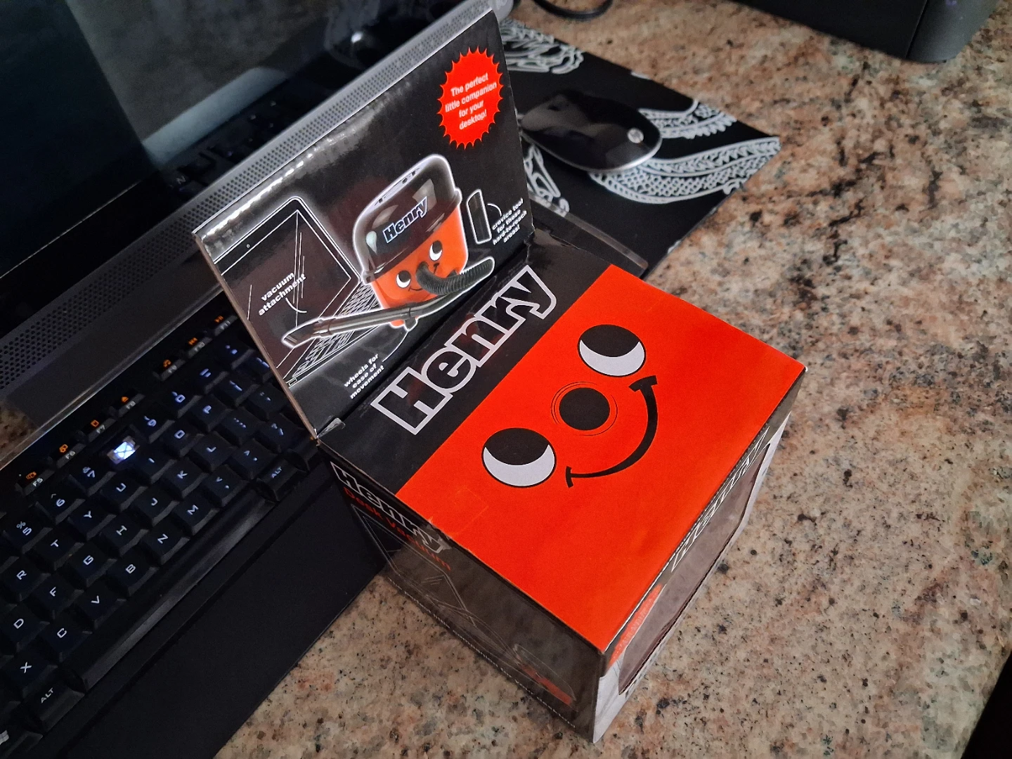 (BRAND NEW) Henry desk vacuum - photo 2