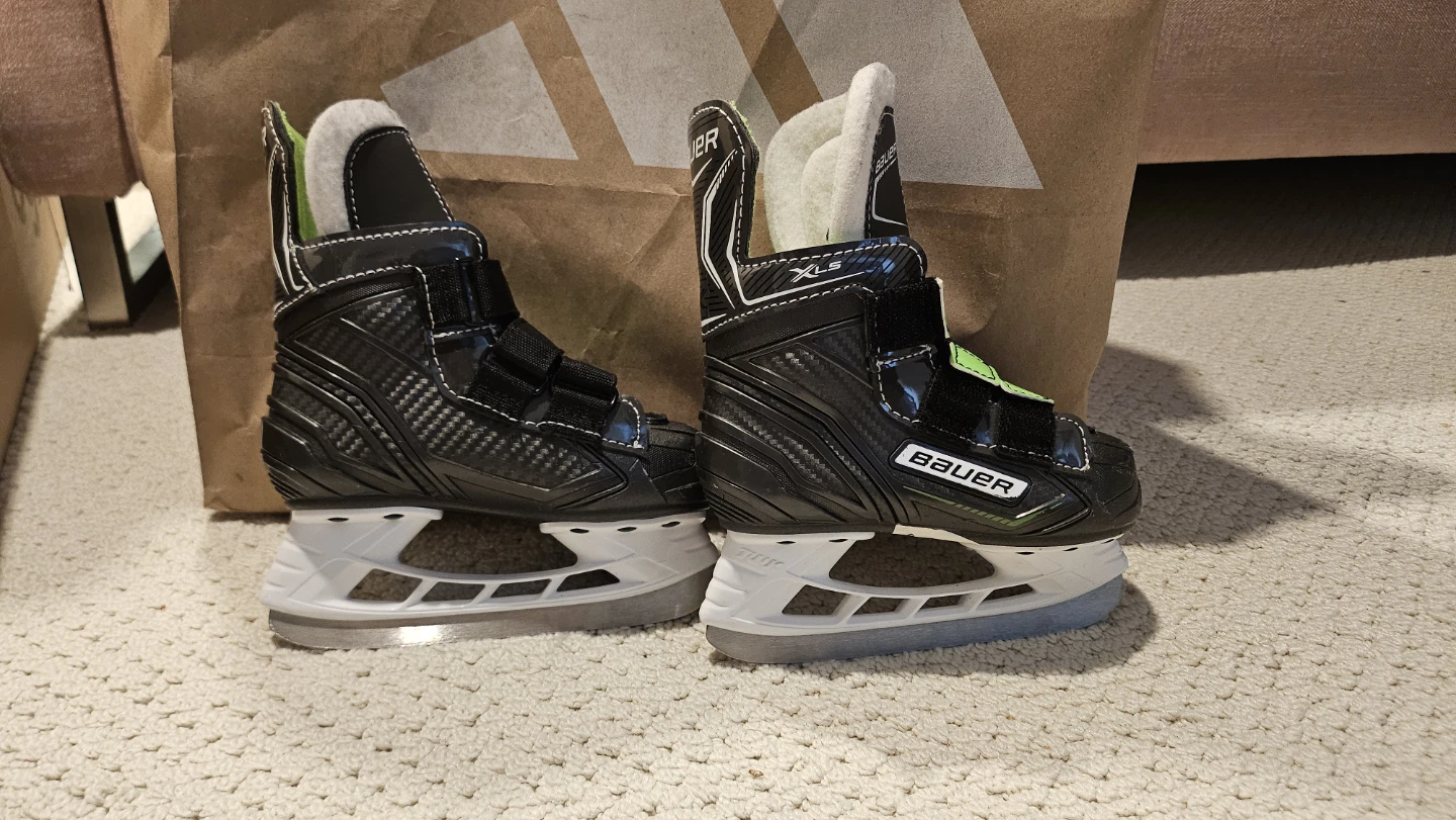 Bauer toddler skates size 6 youth.