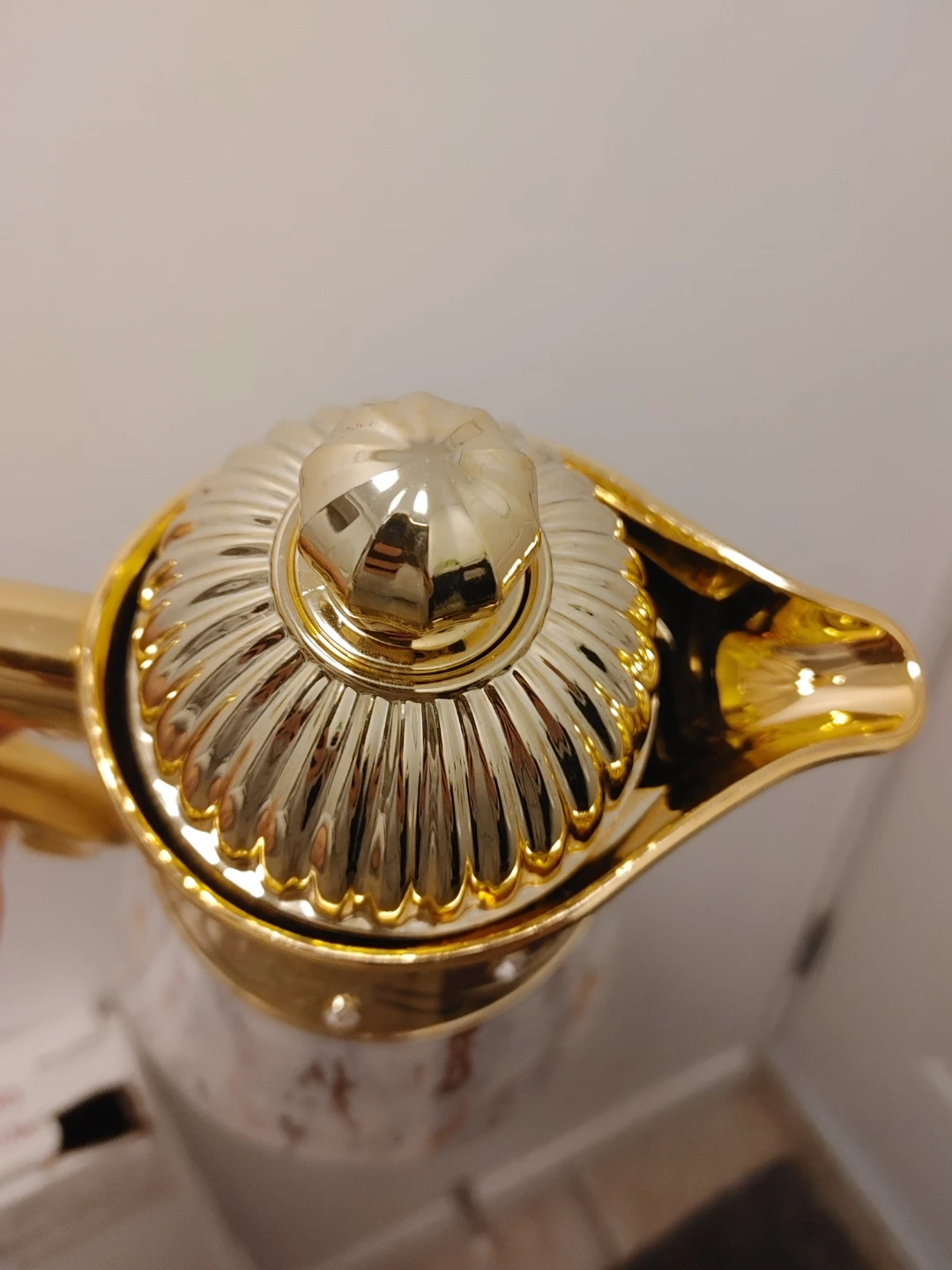 Gold and White Thermos - photo 5