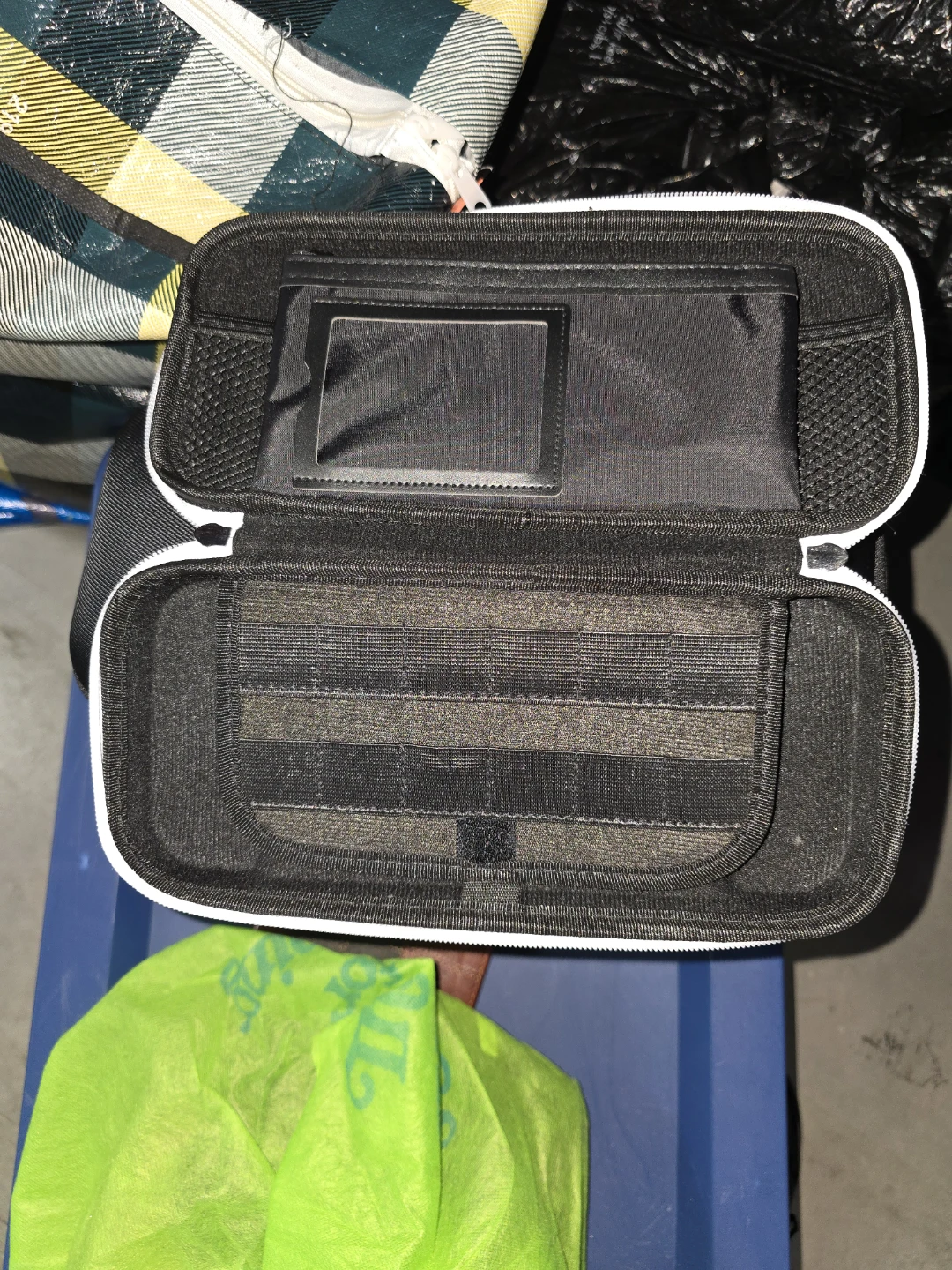 Nintendo Switch Carrying Case - photo 2
