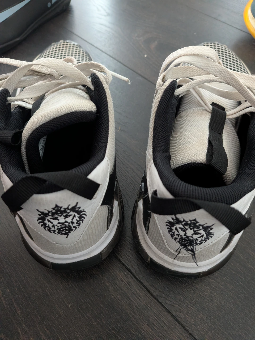 Nike Kids Shoes Size 7Y - photo 2
