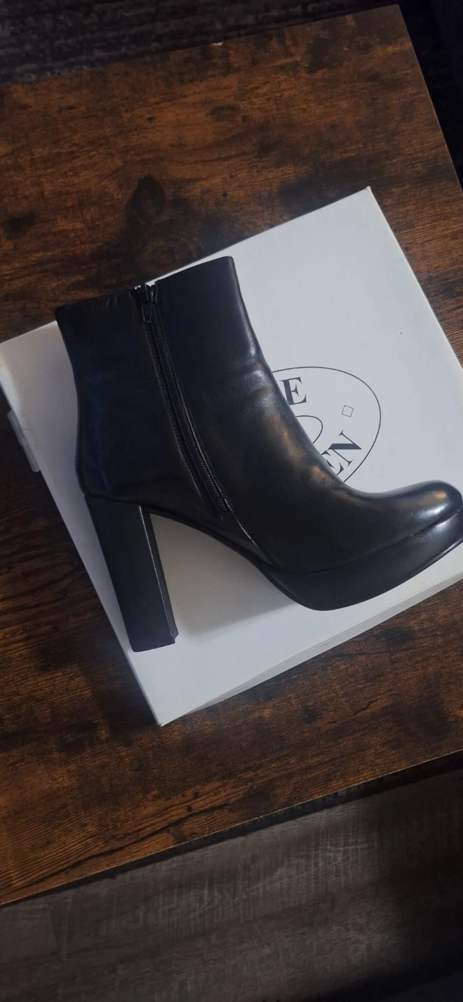 Steve Madden Black Heeled Ankle Boots - photo 2