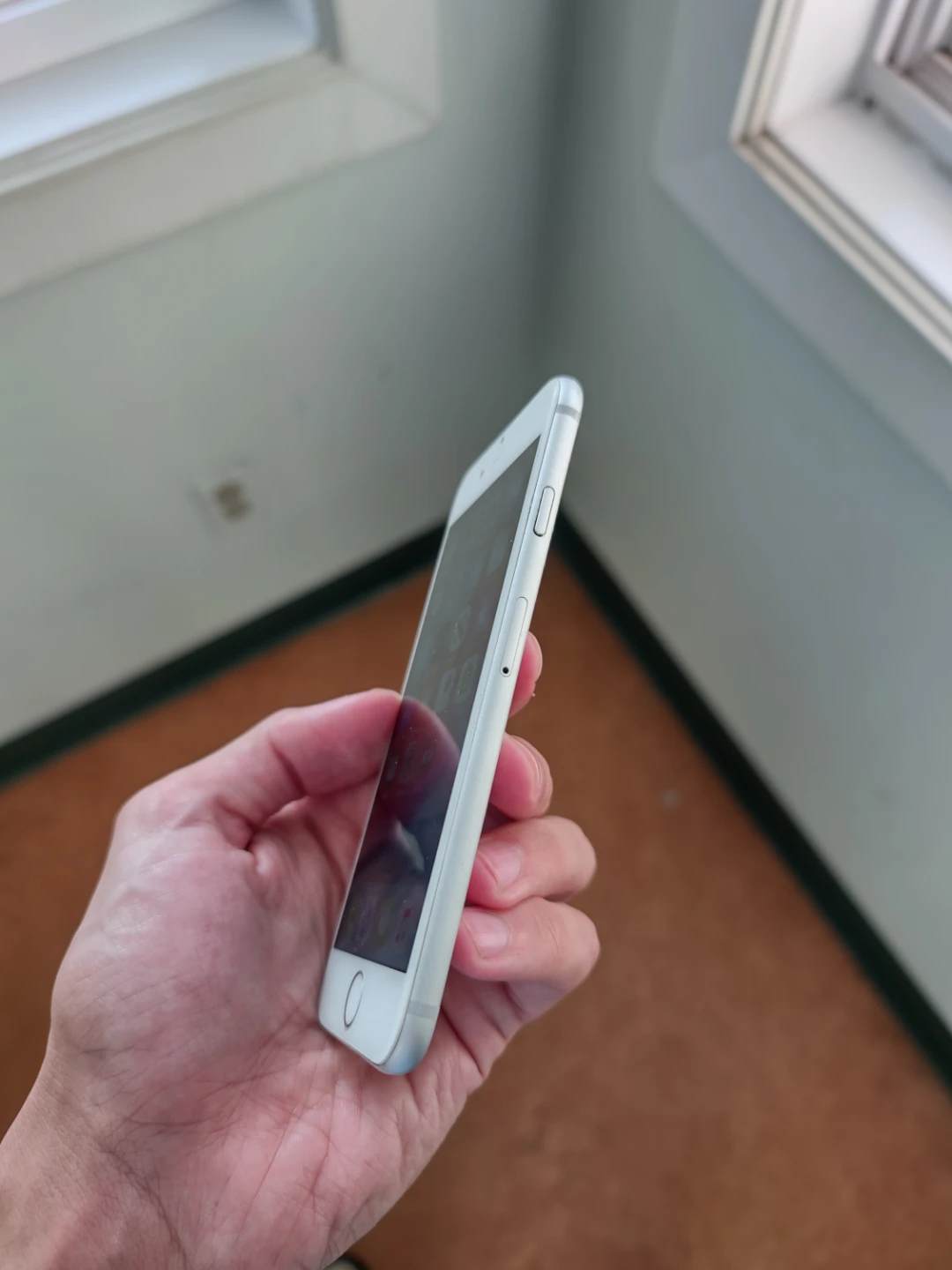Apple iPhone 6 - Silver 64gb - photo 5