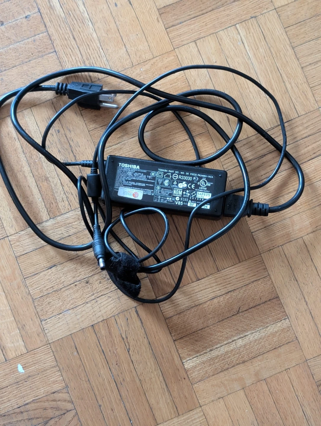 Toshiba AC/DC Adapter PA3468U-1ACA ADP-75SB AB