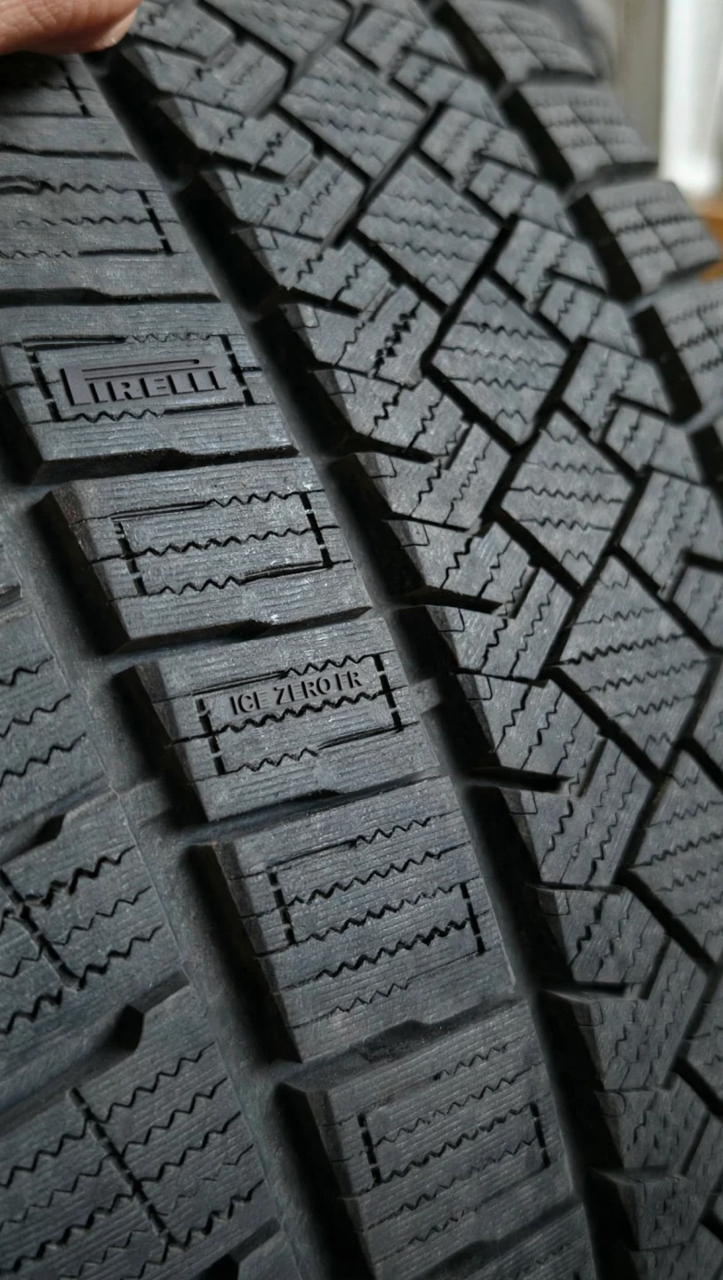 Pirelli Ice Zero FR Winter Tires - 245/40R18 - photo 3