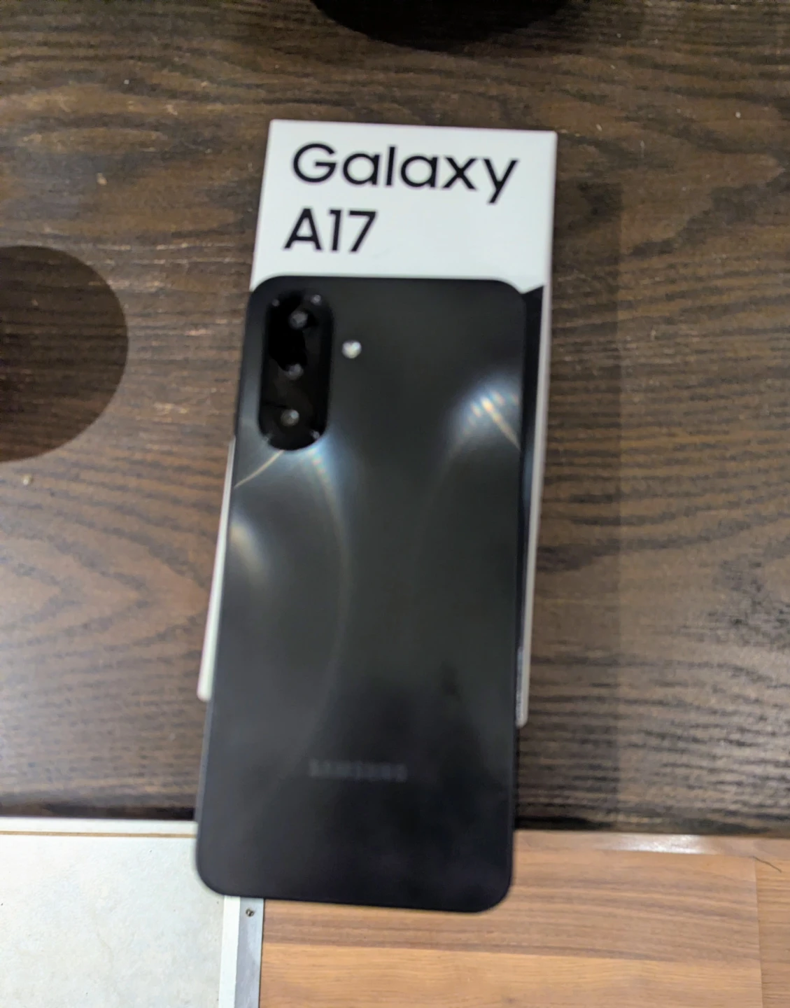 Samsung a17 couple days old 128g dual physical sims - photo 2