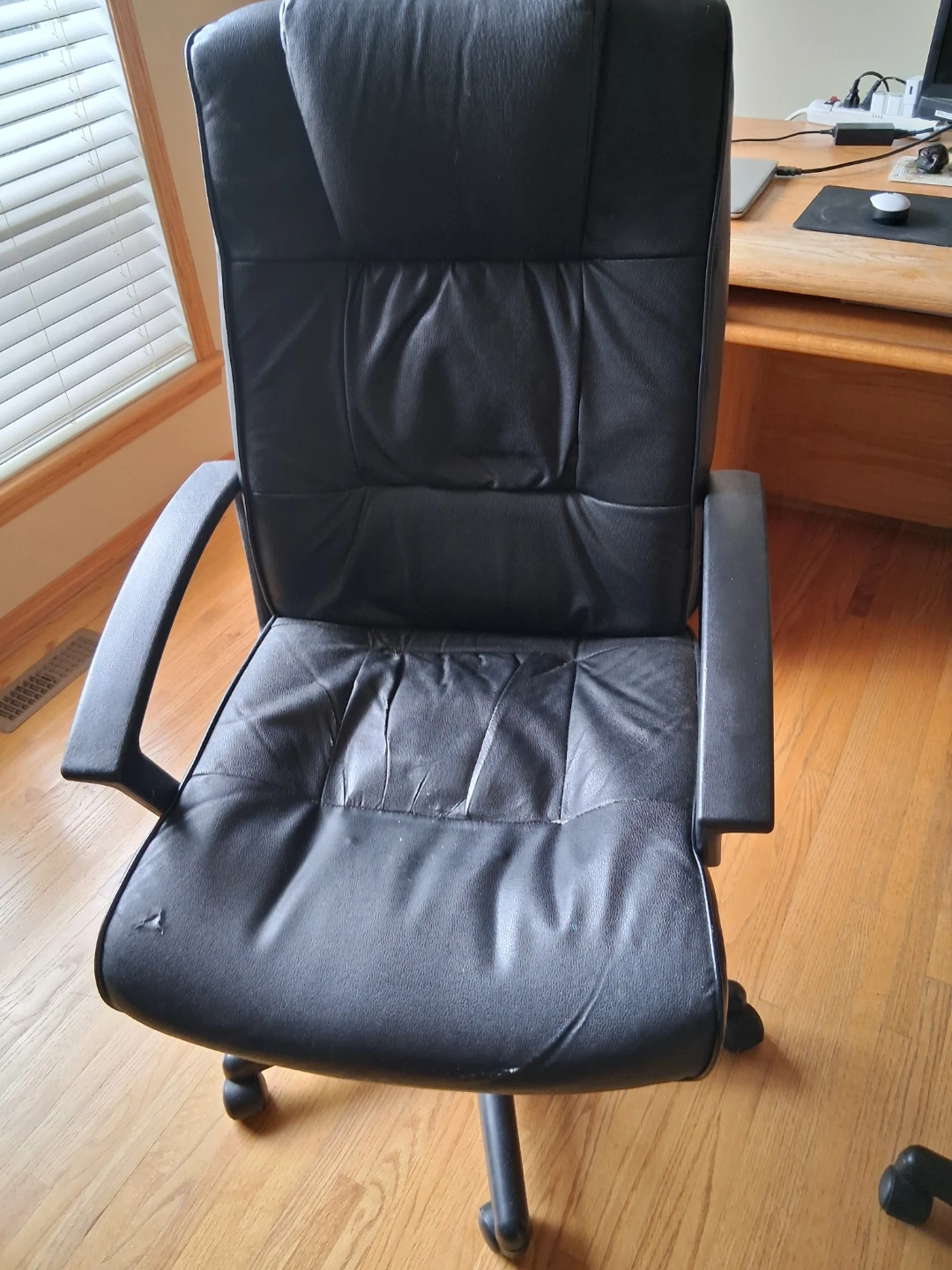 Black faux leather office chairs - photo 2
