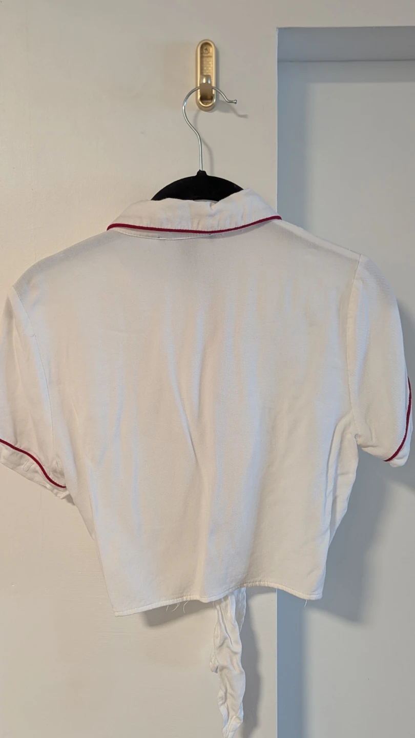 Forever 21 White Cropped Tie-Front Shirt with Red Trim - photo 3