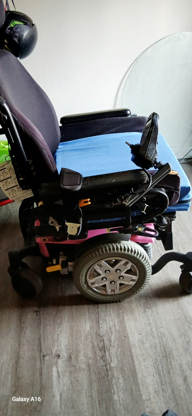 Quantum Power Wheelchair - photo 5