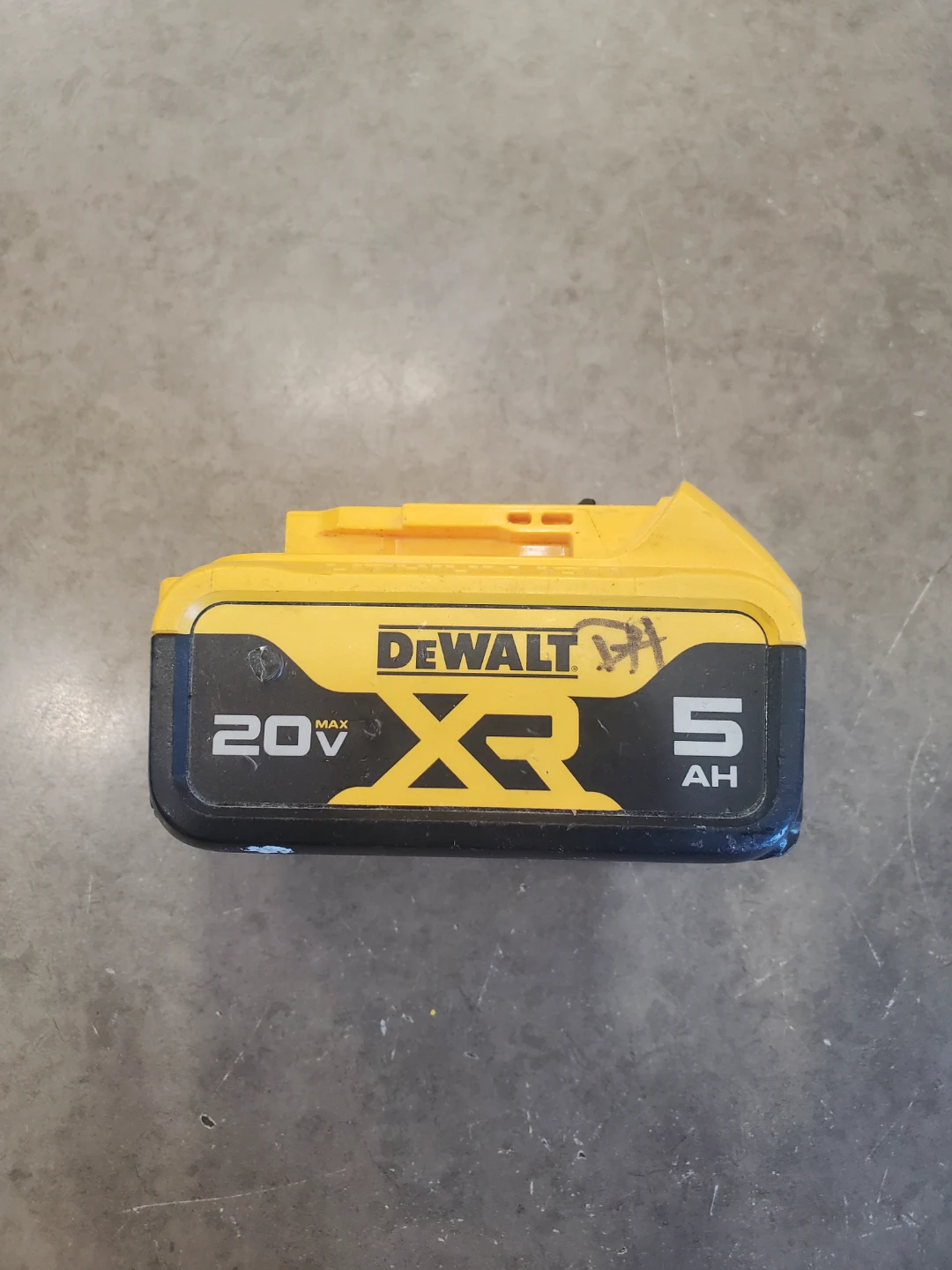 DeWalt XR 20V MAX 5.0 Ah Battery - photo 2