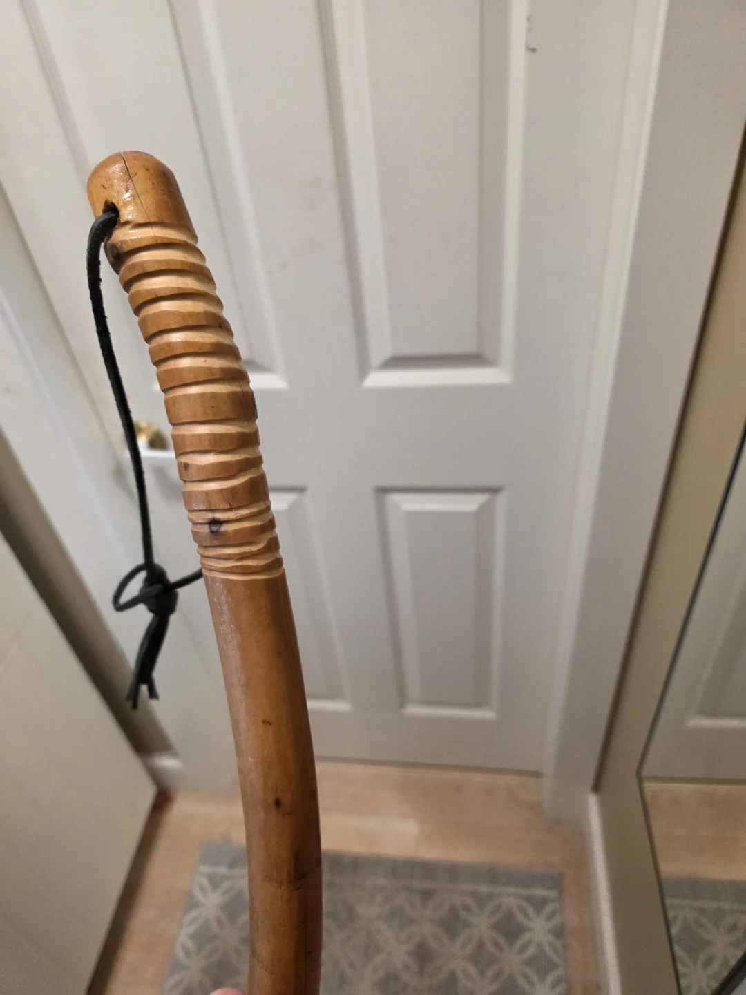 4' 9" Wooden Walking Cane with Carved Handle - photo 2