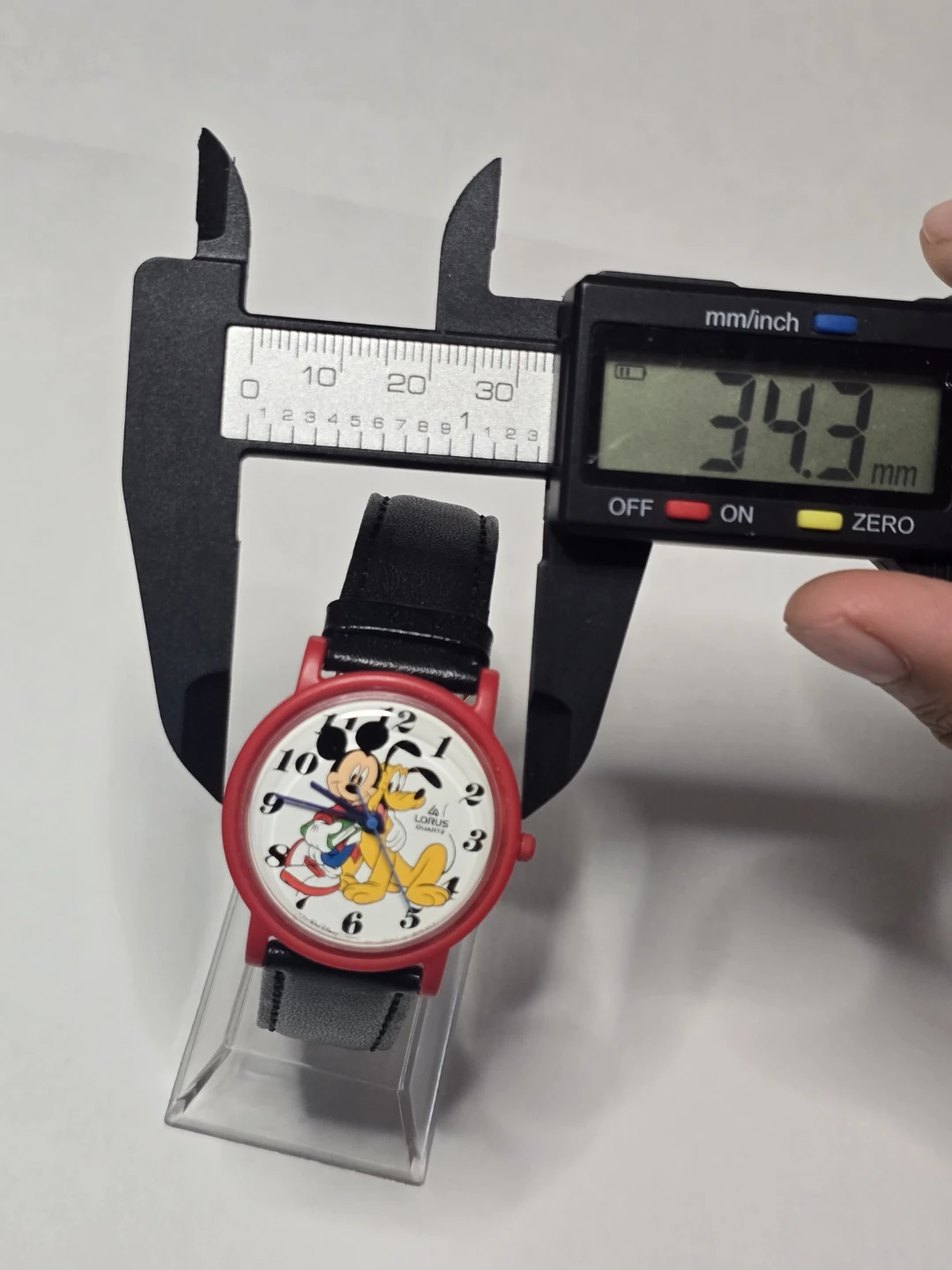 Lorus Mickey Mouse Quartz Watch 34mm Diameter NEW BATTERY - photo 4