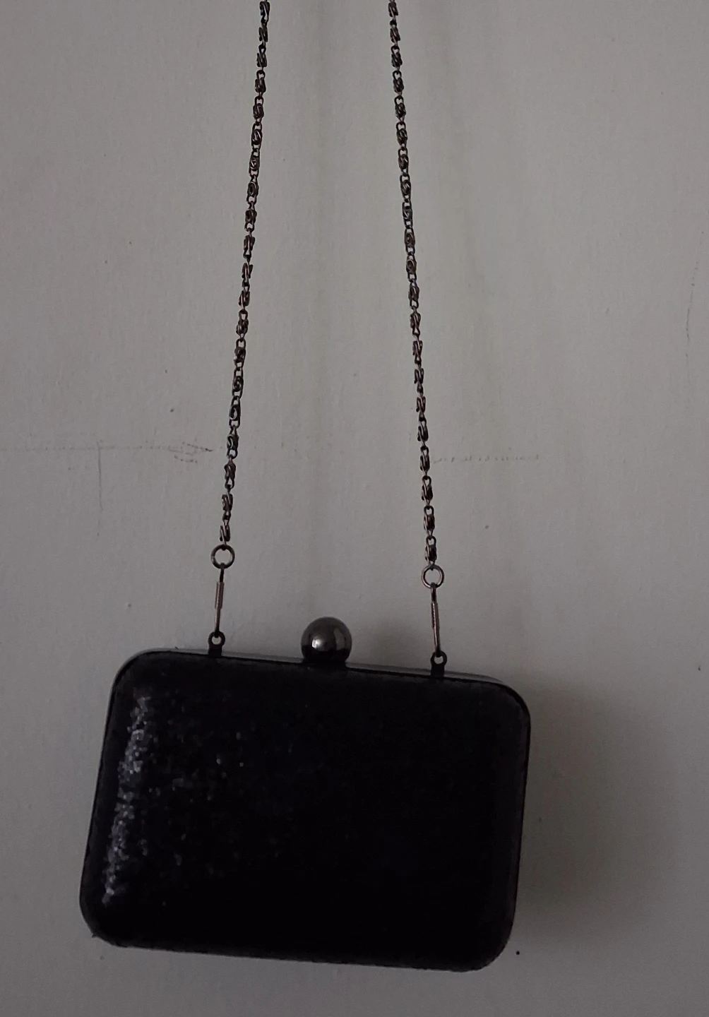 Black sequined clutch with chain strap - photo 2
