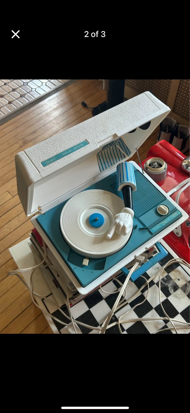Vintage Mickey Mouse 45 player - photo 2