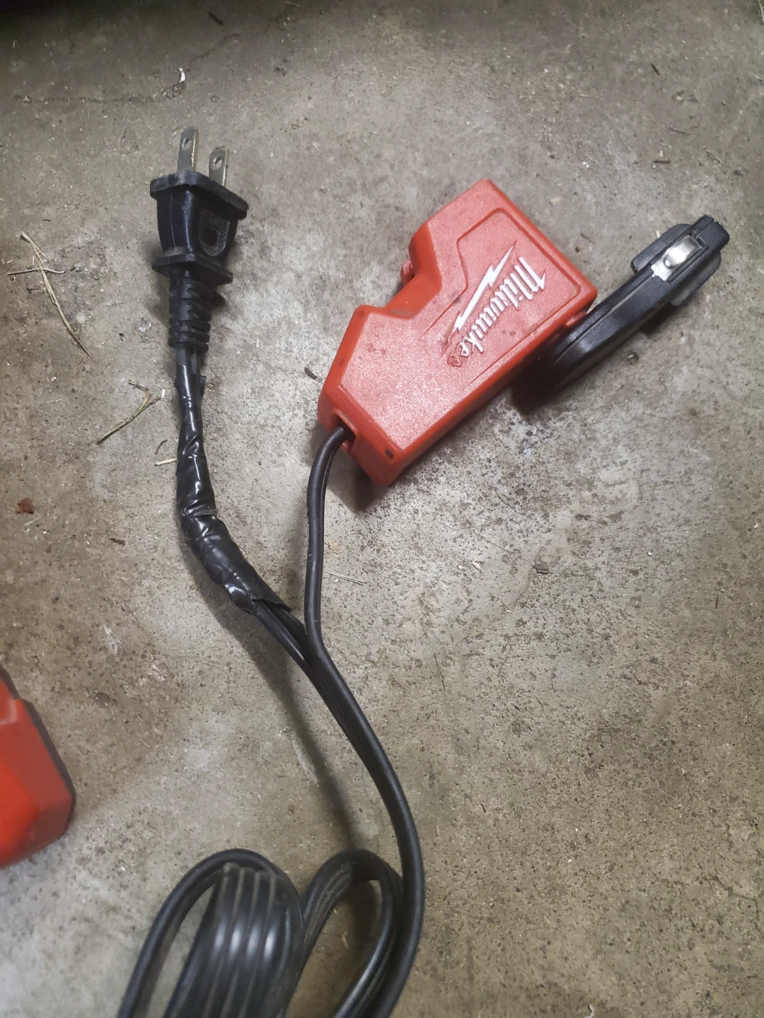 Milwaukee M18 Charger - photo 3
