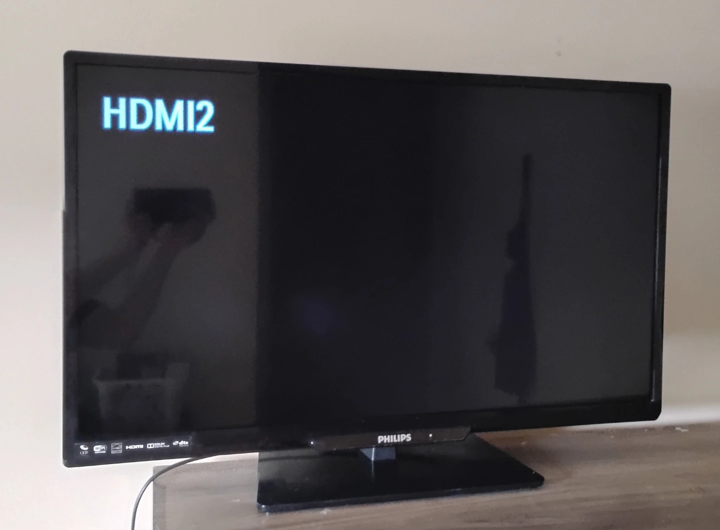 32 inch Phillips Tv - photo 2