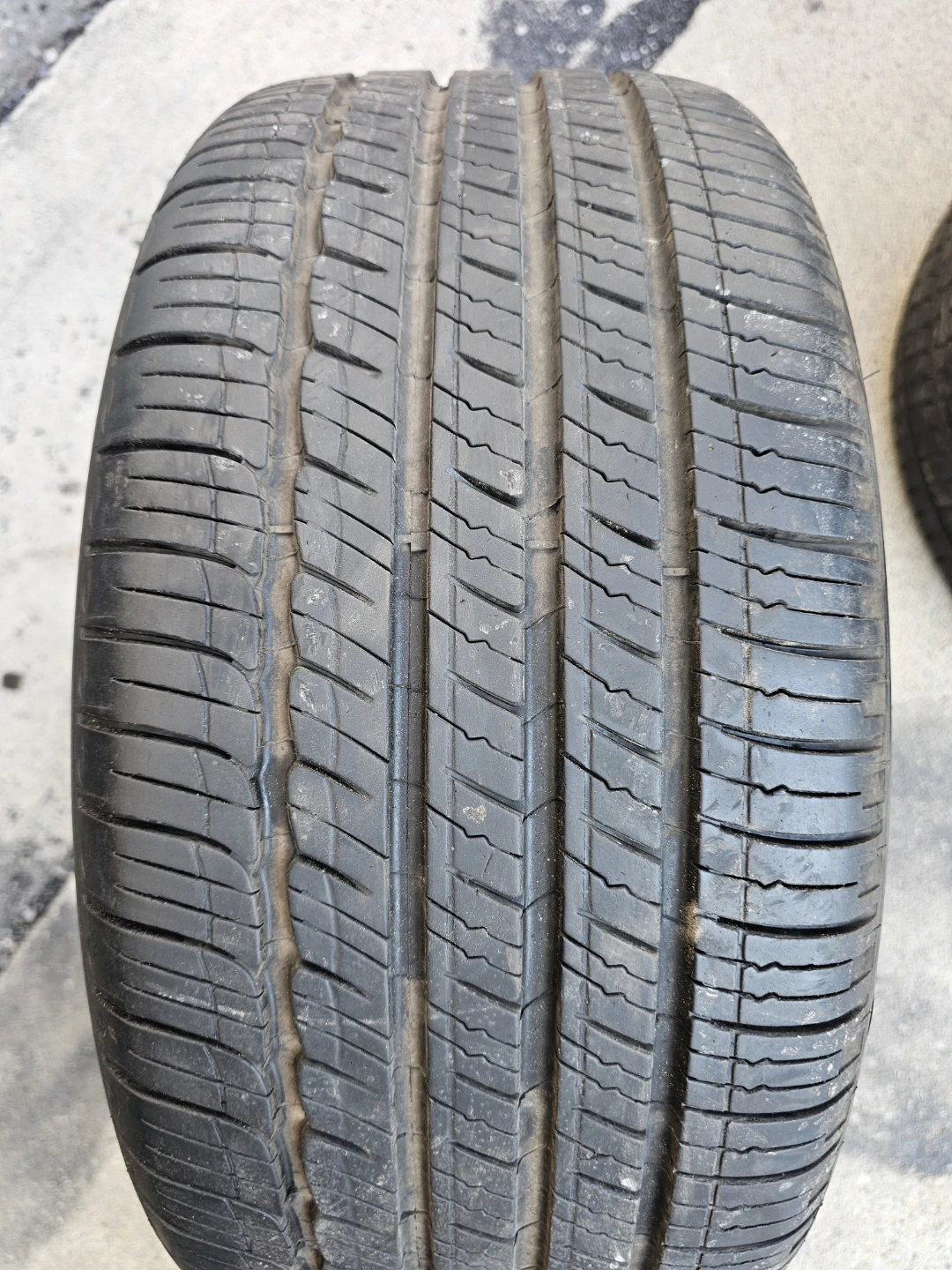 225/40 R18 ALL SEASON TIRE (1 ONLY)