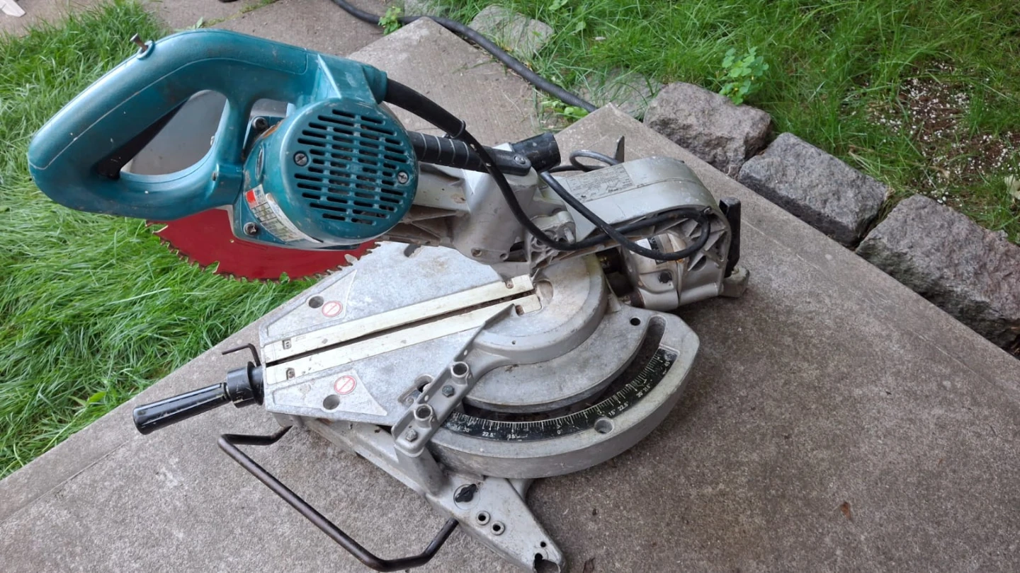 Makita Miter Saw - photo 2
