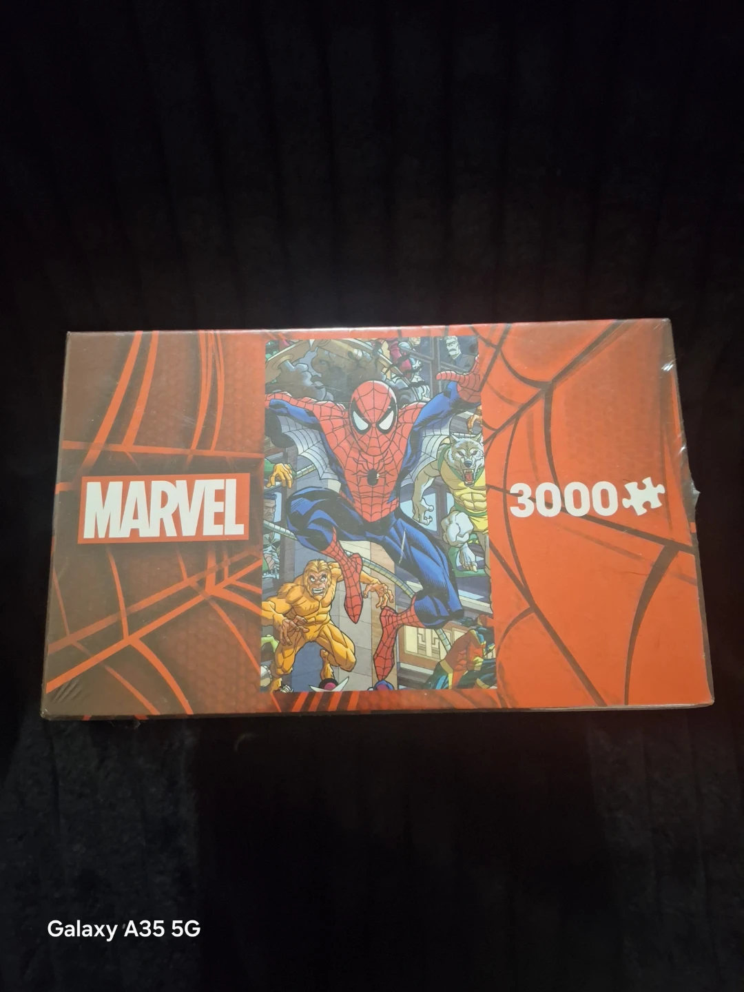 MARVEL Spider-Man 3000 Piece Puzzle - photo 2