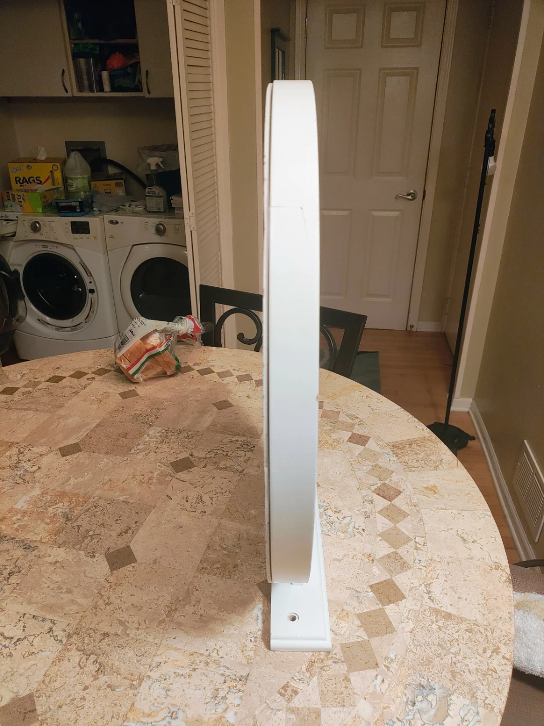 White Round Display Stand - photo 4