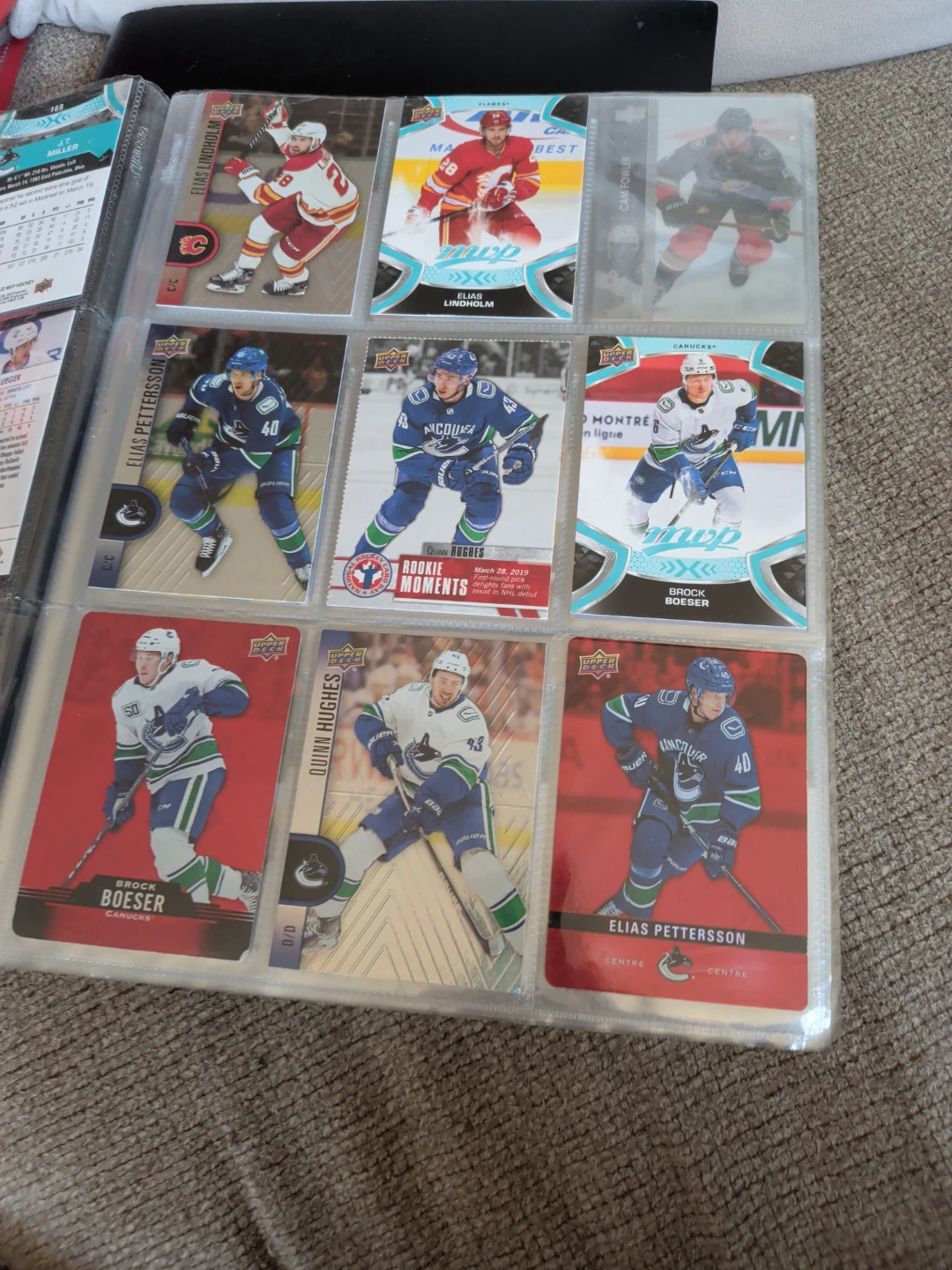 Book of around 50 hockey cards - photo 2
