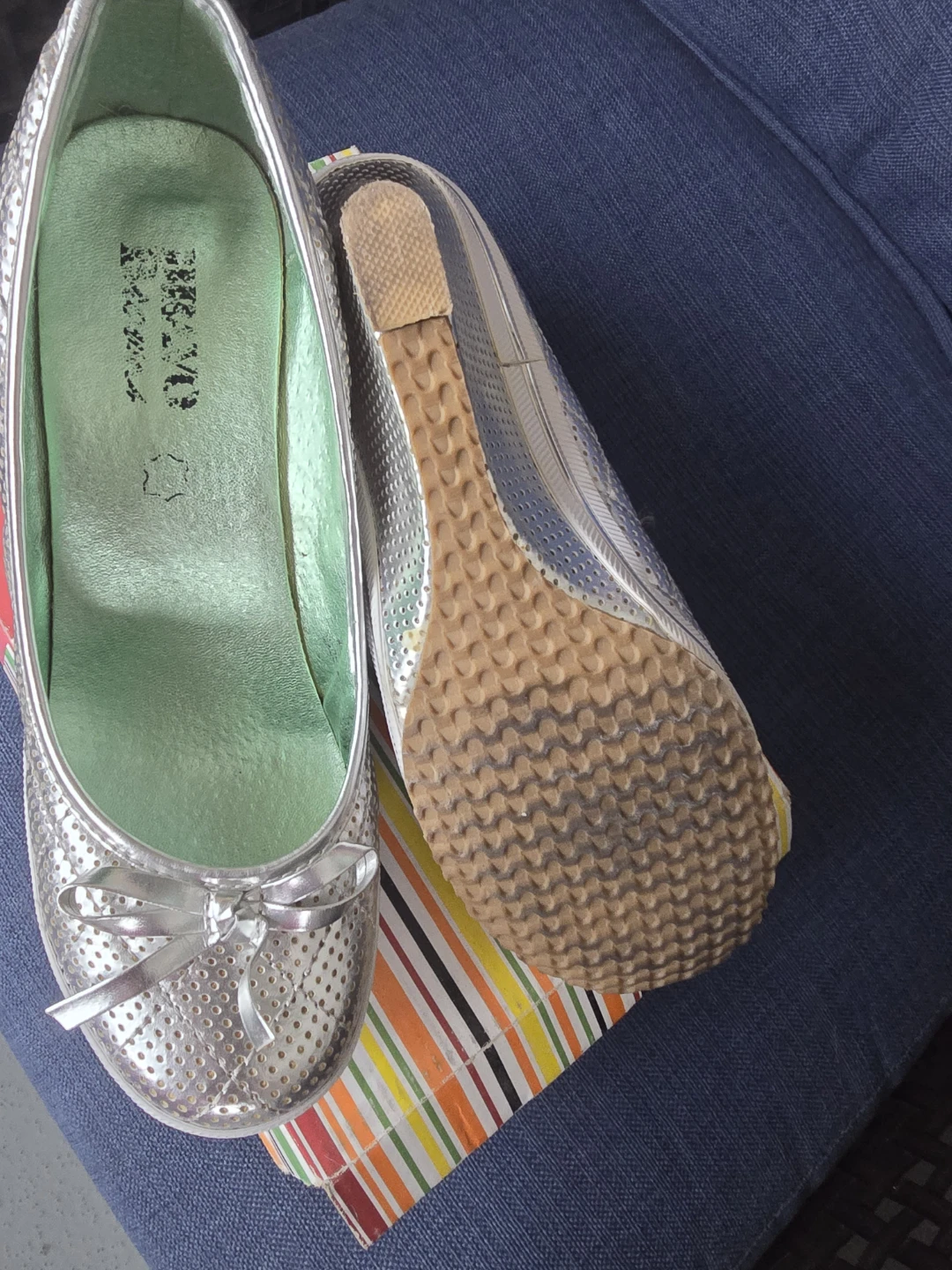 Bravo Crowns Silver Wedge Heels with Bows size 8 - photo 3