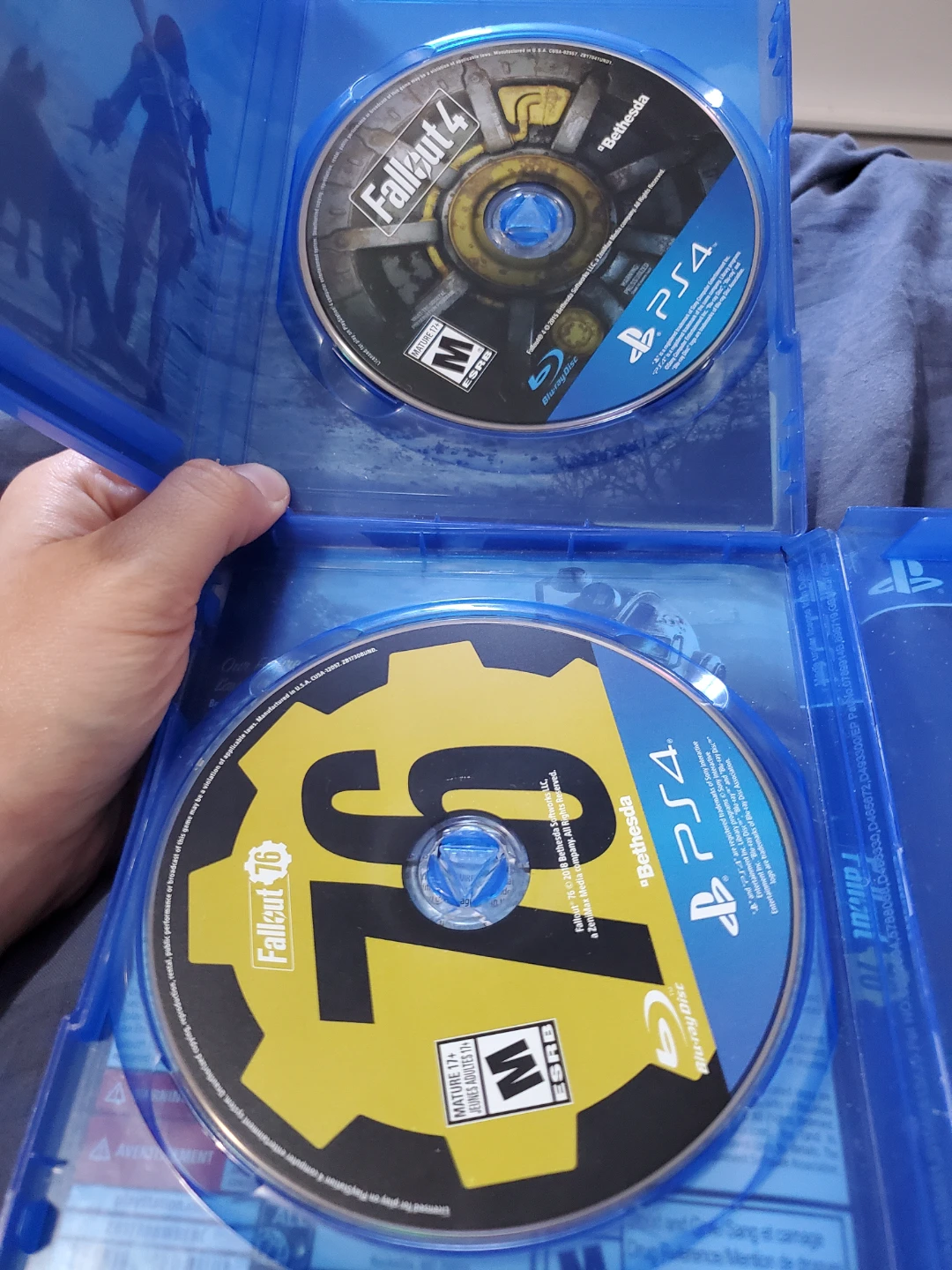 PlayStation 4 Fallout 4 & Fallout 76  Games