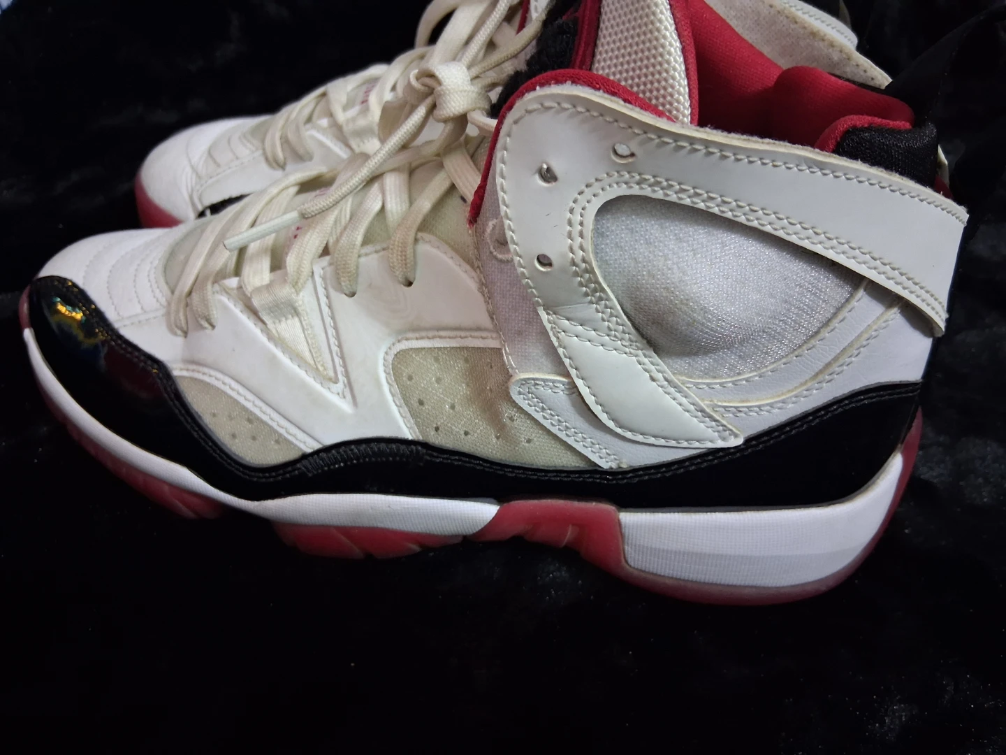 Air Jordan Retro White Red Black Basketball Shoes - photo 2