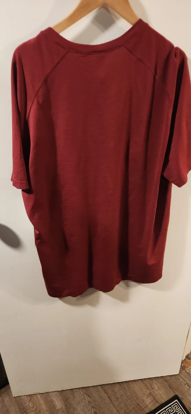 Lululemon Metal Vent Tech Short Sleeve XXL Red
